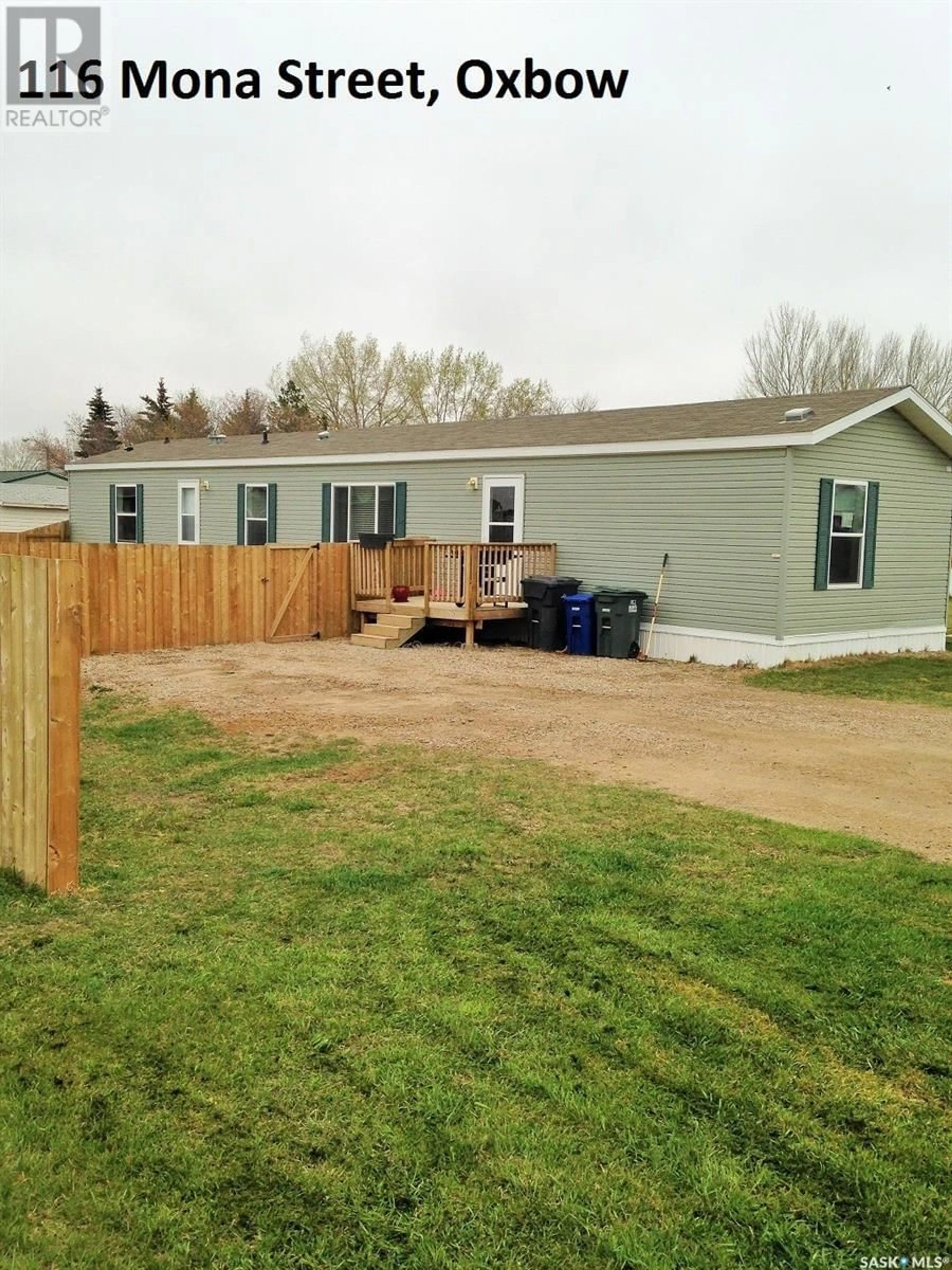 Fenced yard for 116 Mona STREET, Oxbow Saskatchewan S0C2B0