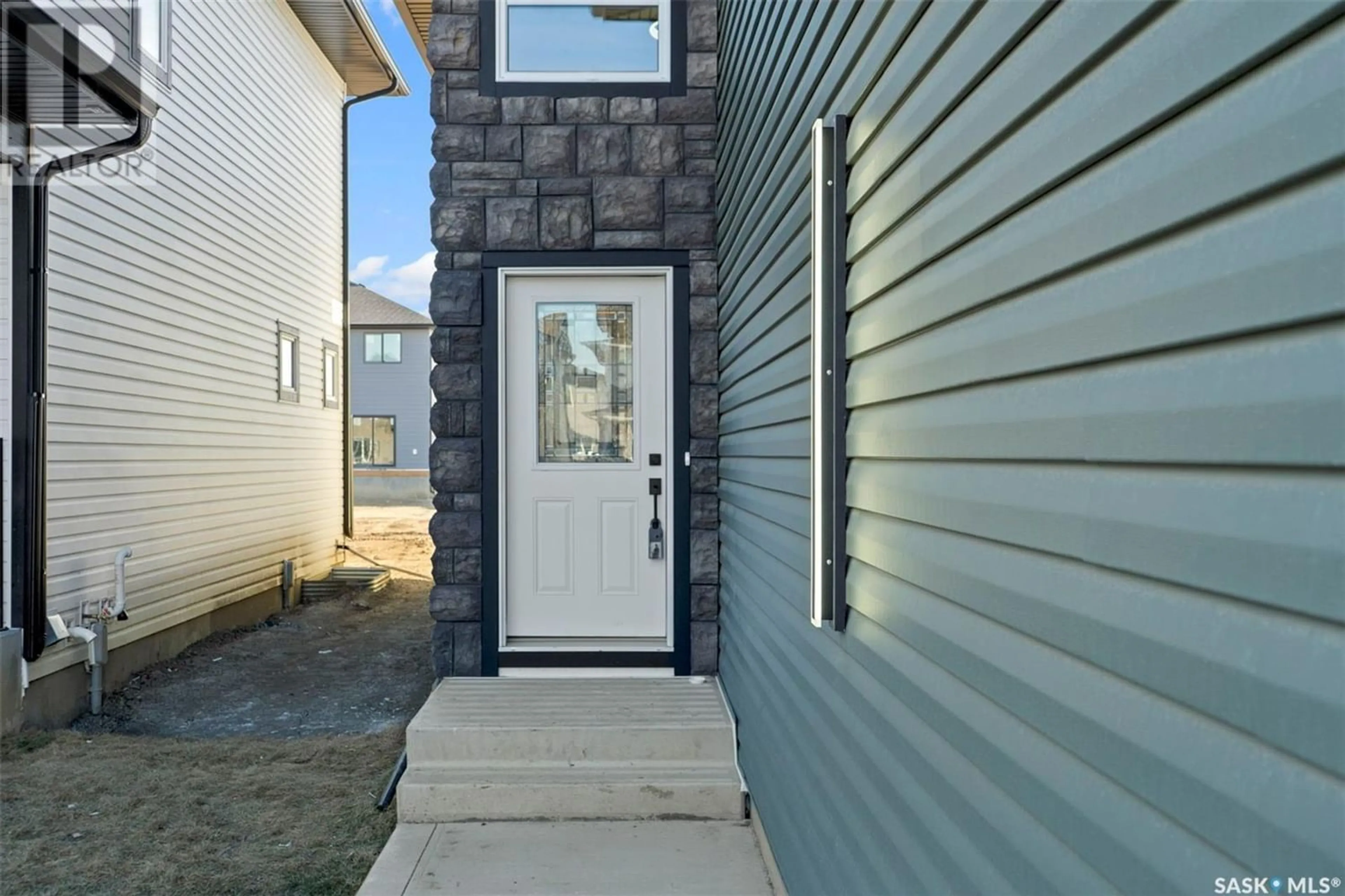 Indoor entryway for 614 Delainey ROAD, Saskatoon Saskatchewan S0K0Y0