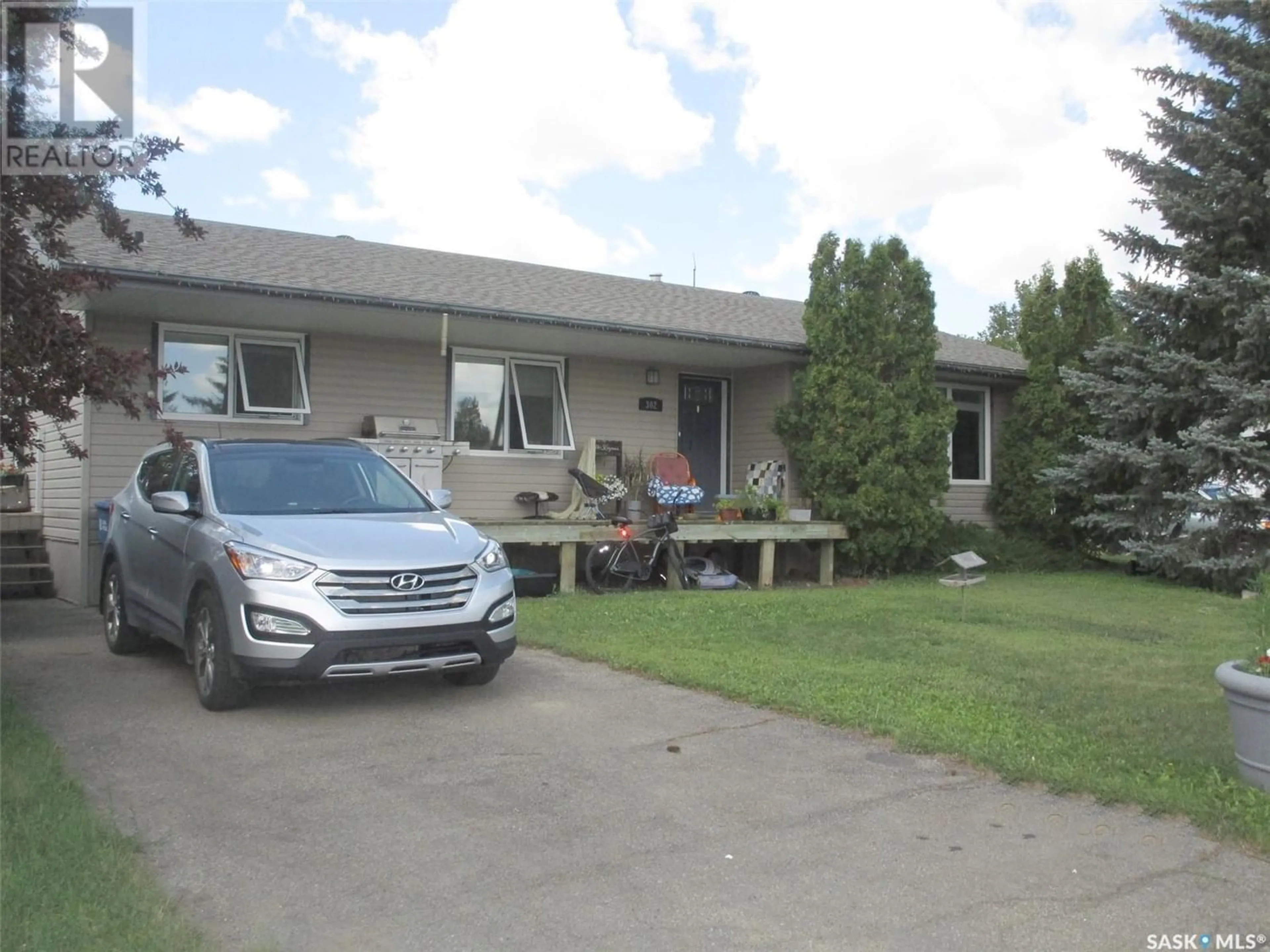 Frontside or backside of a home for 302 Westview DRIVE, Coronach Saskatchewan S0H0Z0
