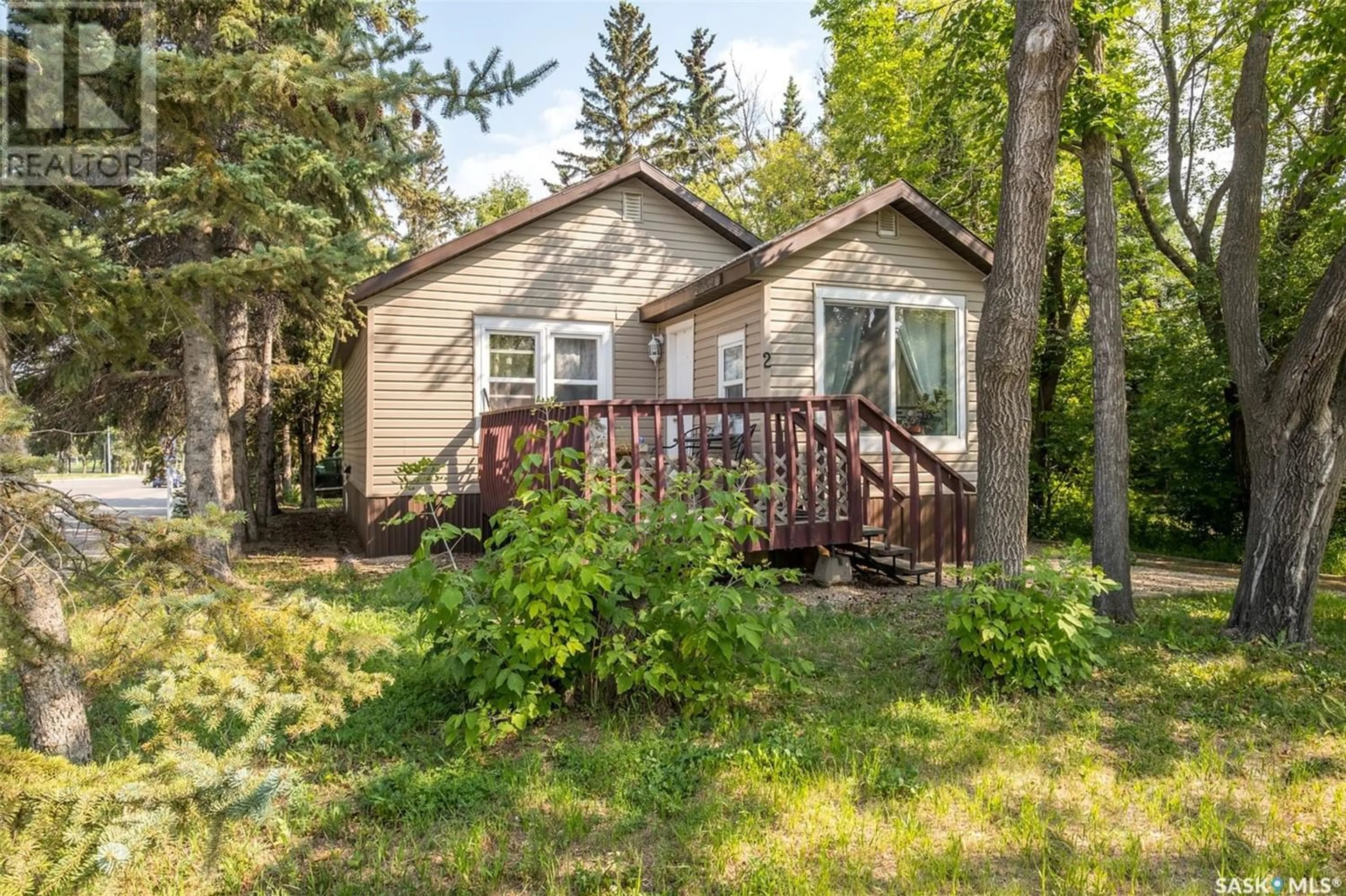Cottage for 2 29th STREET E, Prince Albert Saskatchewan S6V1Y2