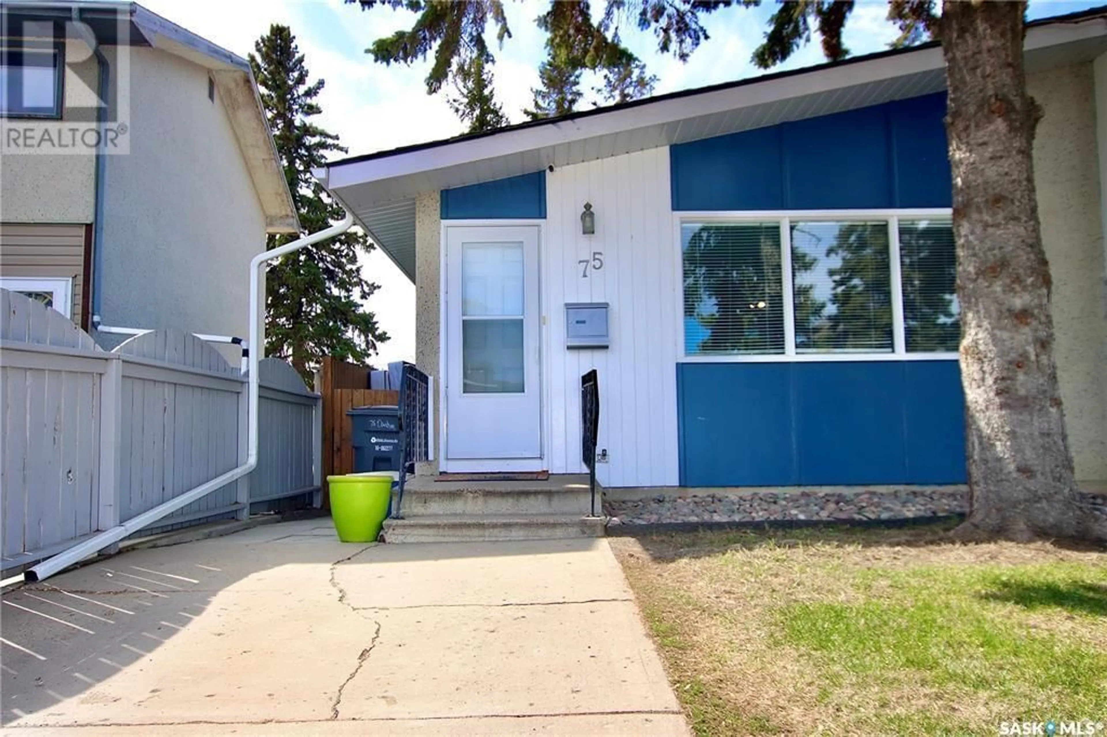A pic from exterior of the house or condo for 75 Davidson CRESCENT, Saskatoon Saskatchewan S7L4A2