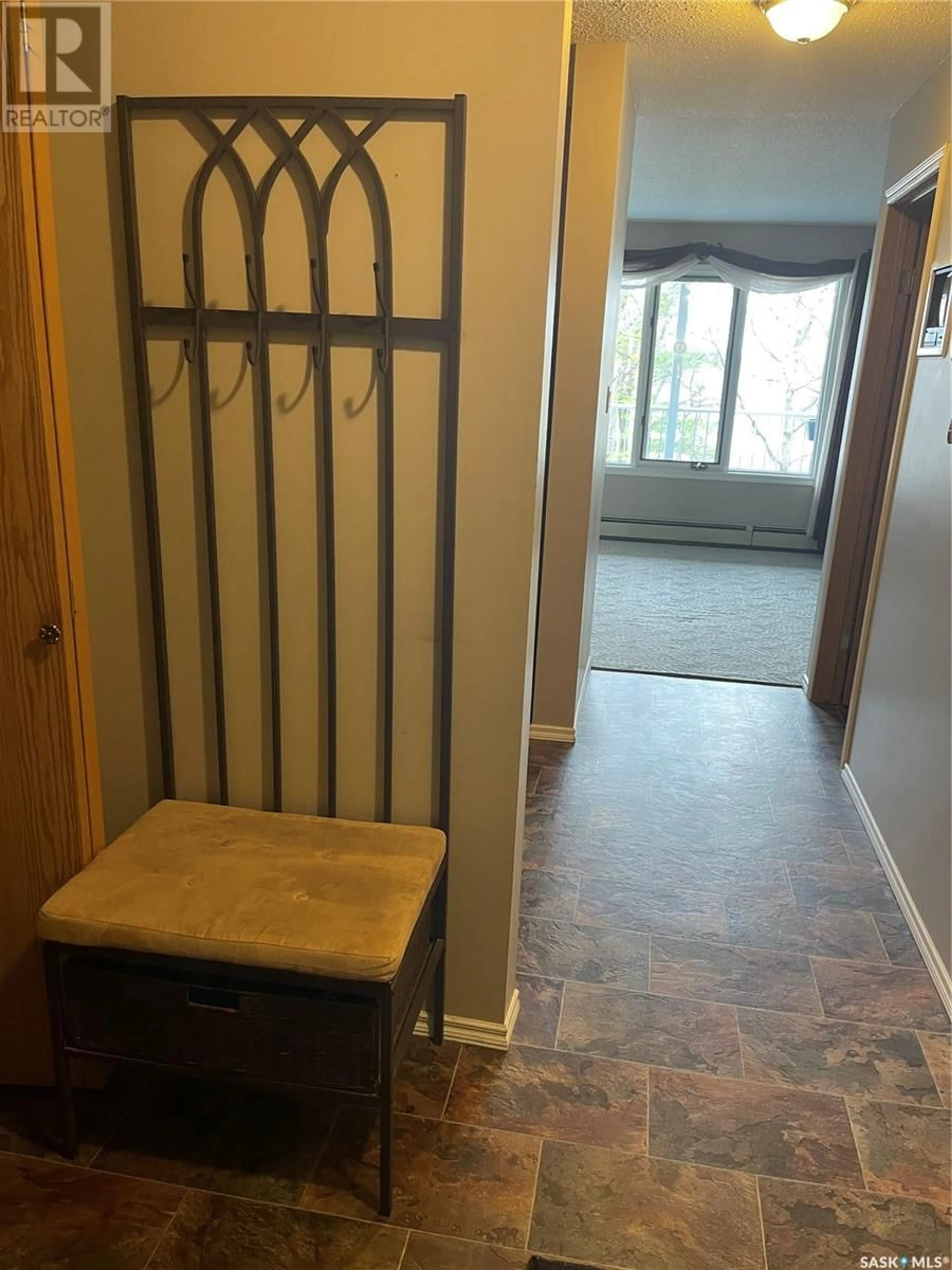 Indoor entryway for 4 40 18th STREET W, Prince Albert Saskatchewan S6V3Z7