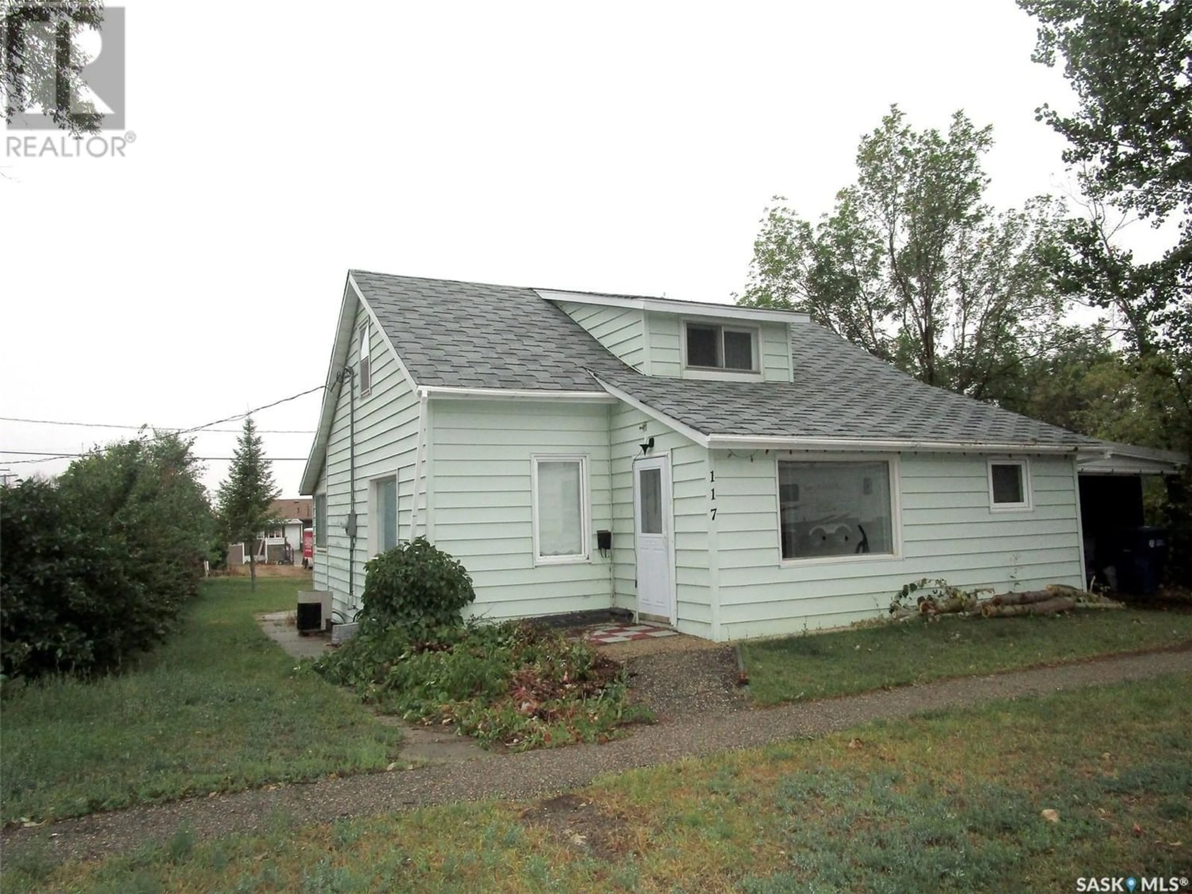 Frontside or backside of a home for 117 Churchill AVENUE, Coronach Saskatchewan S0H0Z0