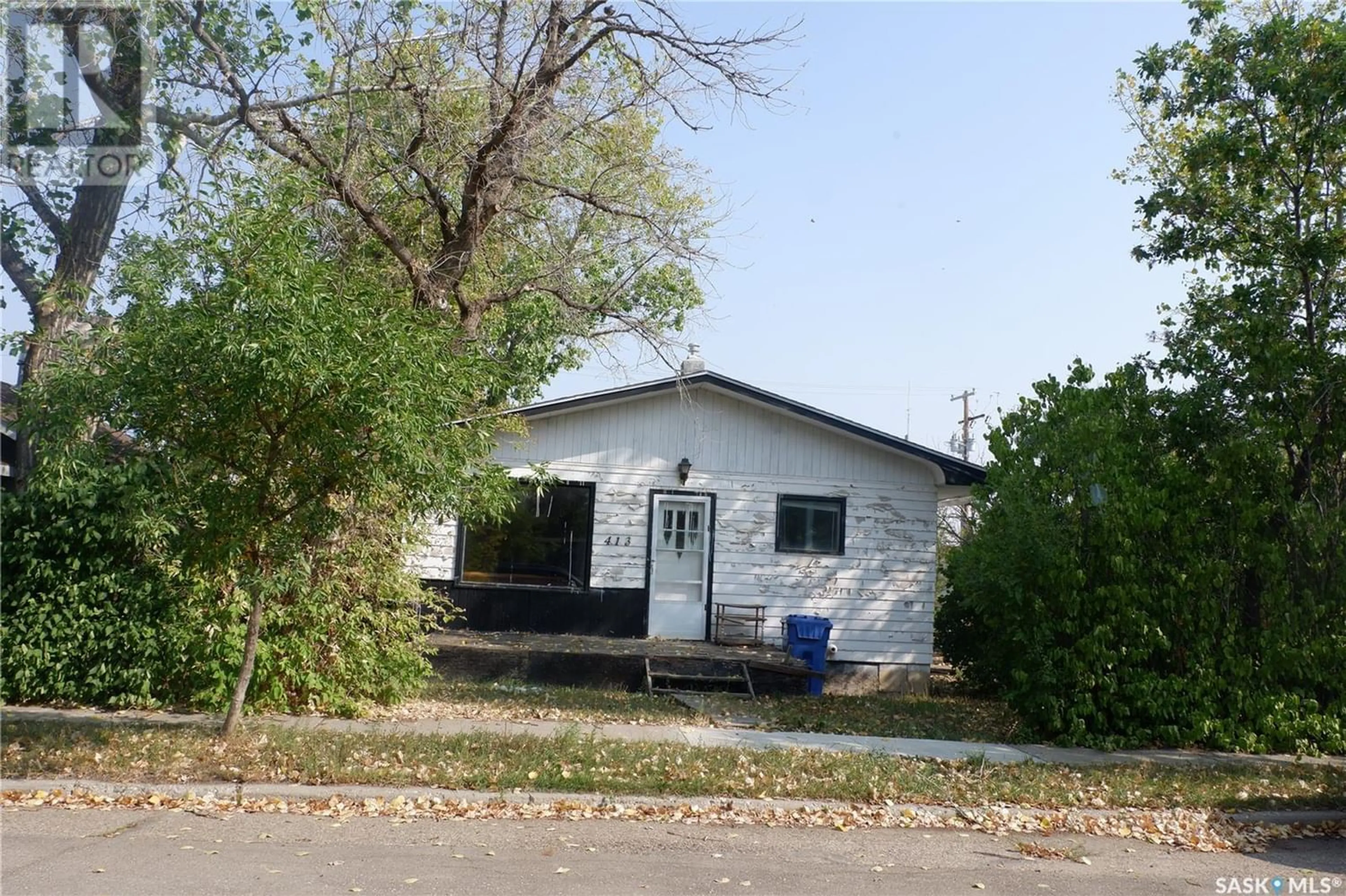 Frontside or backside of a home for 413 2nd AVENUE E, Assiniboia Saskatchewan S0H0B0