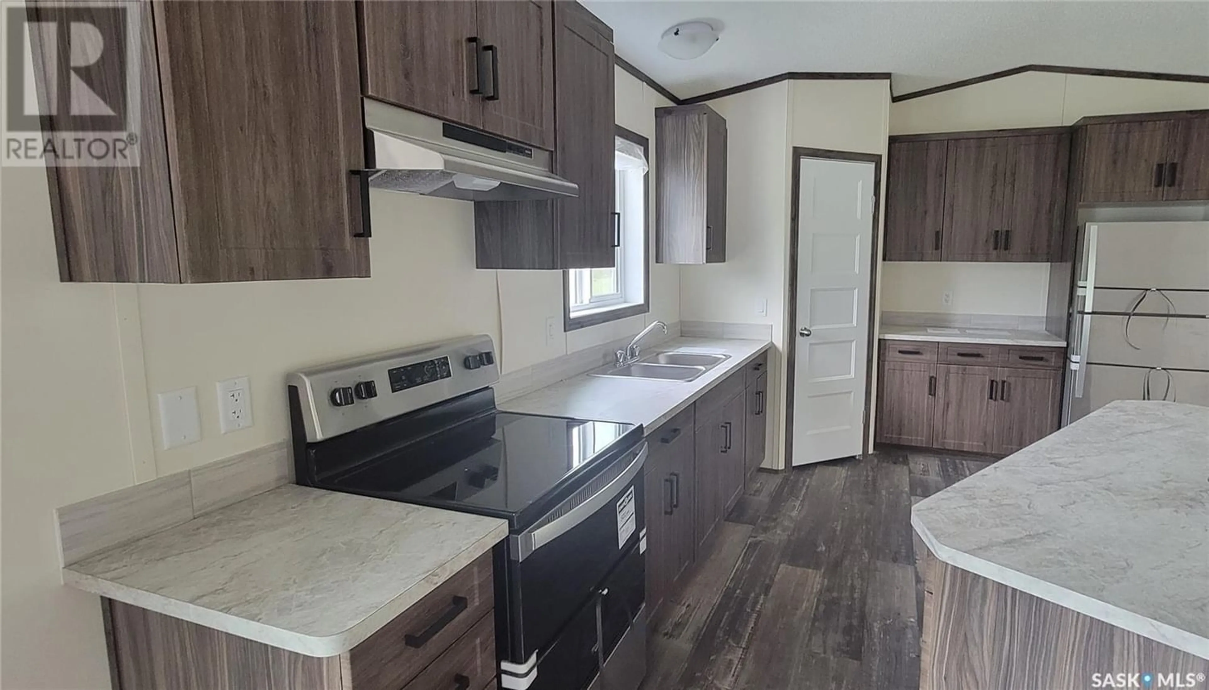 Standard kitchen for Unity Mobile Home & RV Park Ltd, Unity Saskatchewan S0K4L0
