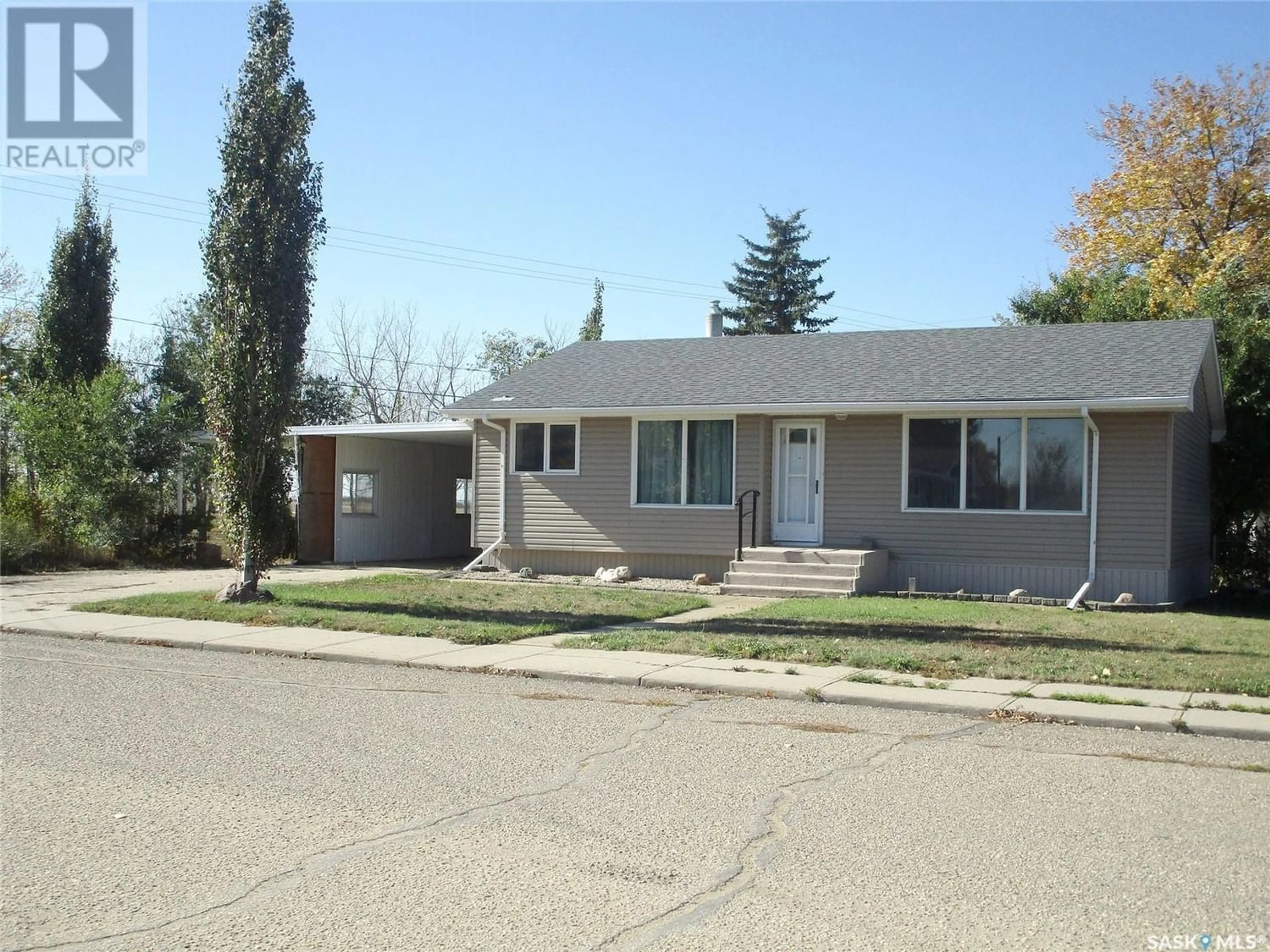 Frontside or backside of a home for 112 BELL ROAD, Assiniboia Saskatchewan S0H0B0