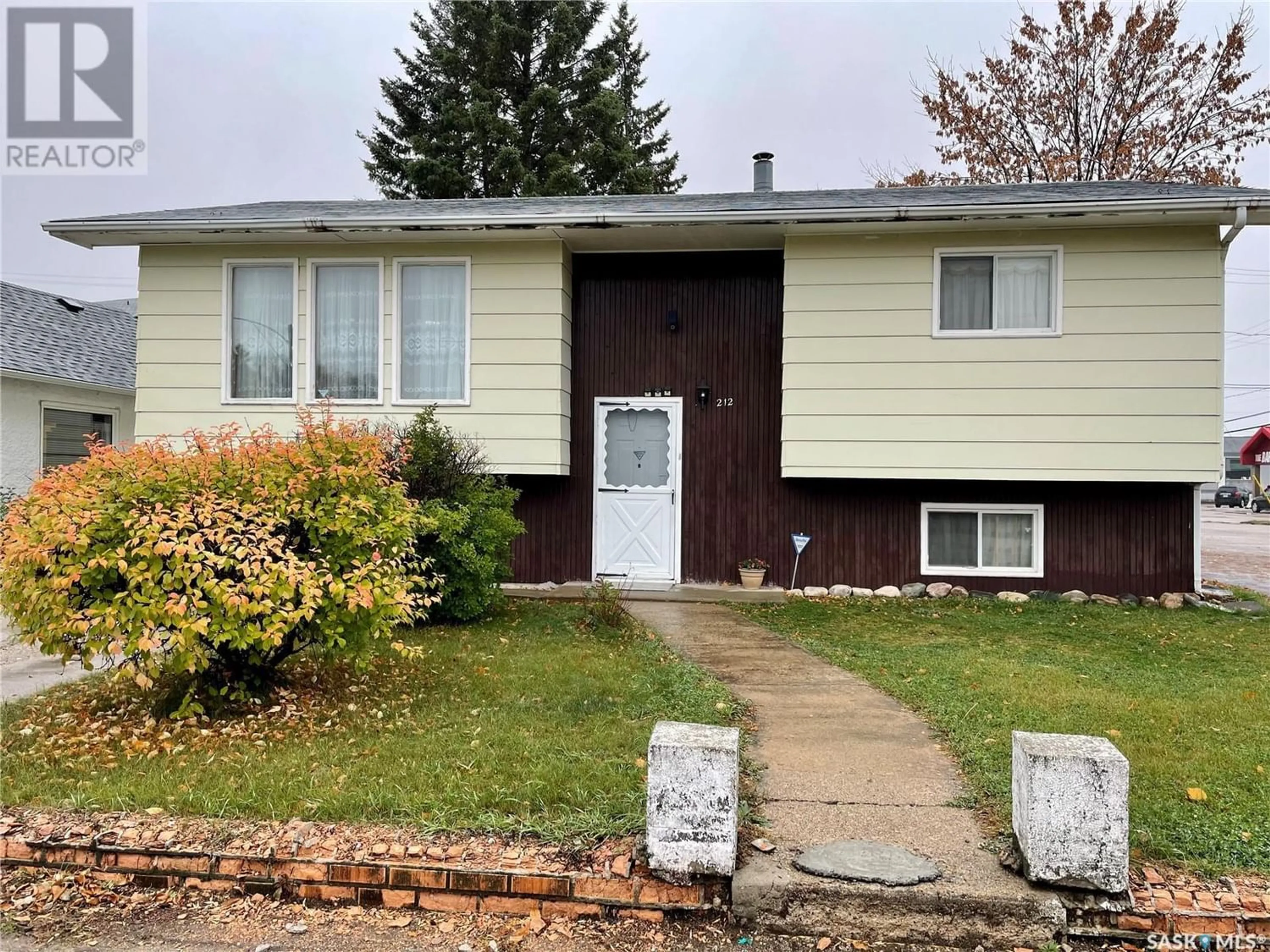 Frontside or backside of a home for 212 2nd STREET E, Nipawin Saskatchewan S0E1E0