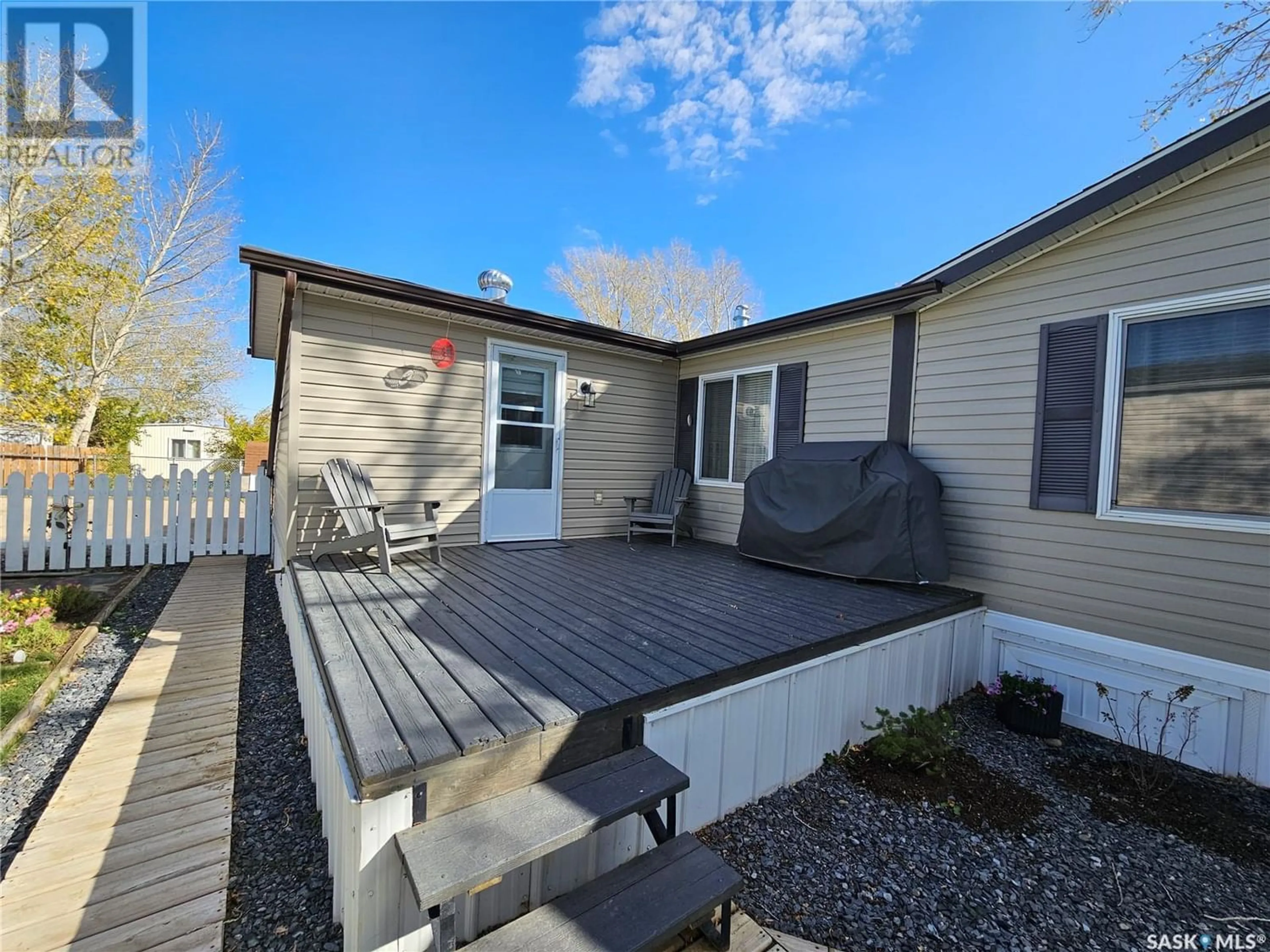 Frontside or backside of a home for 8 Prairie Sun COURT, Swift Current Saskatchewan S9H3X6