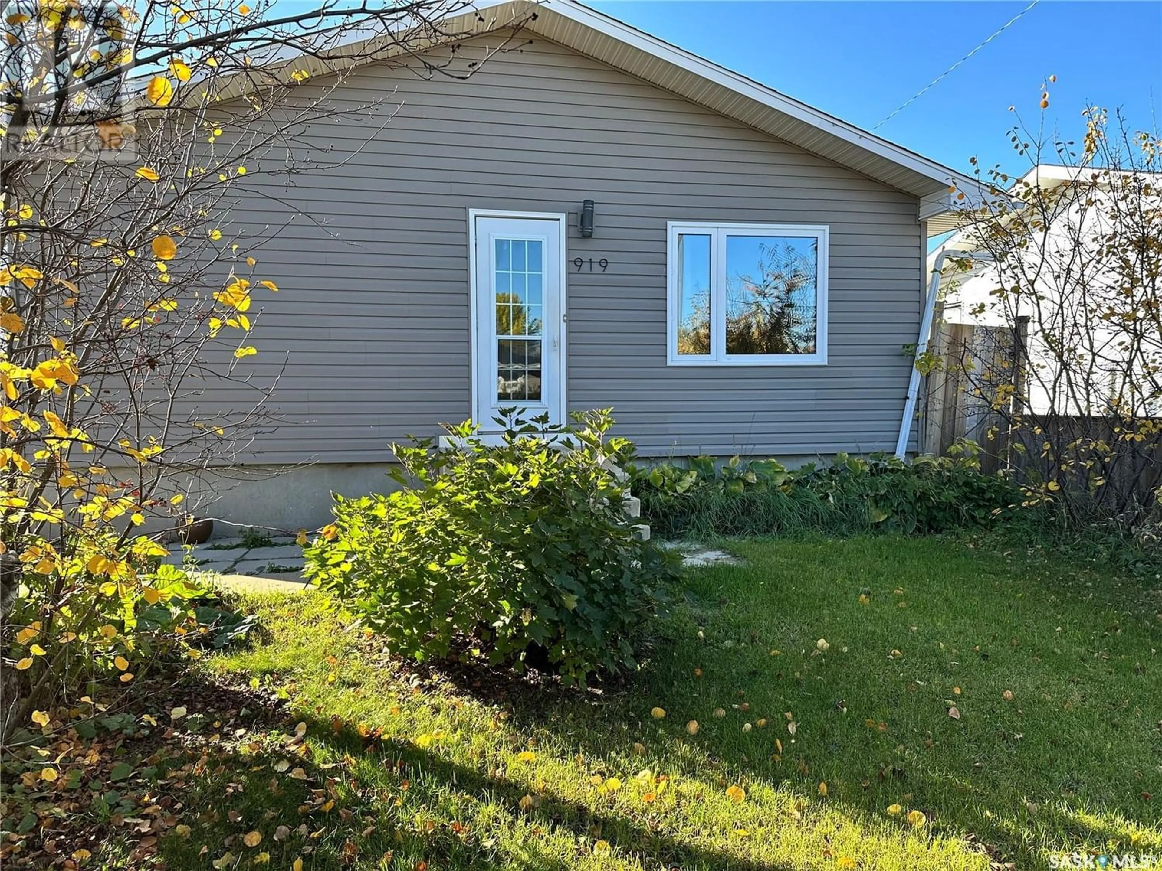 Frontside or backside of a home for 919 12th STREET, Humboldt Saskatchewan S0K2A0
