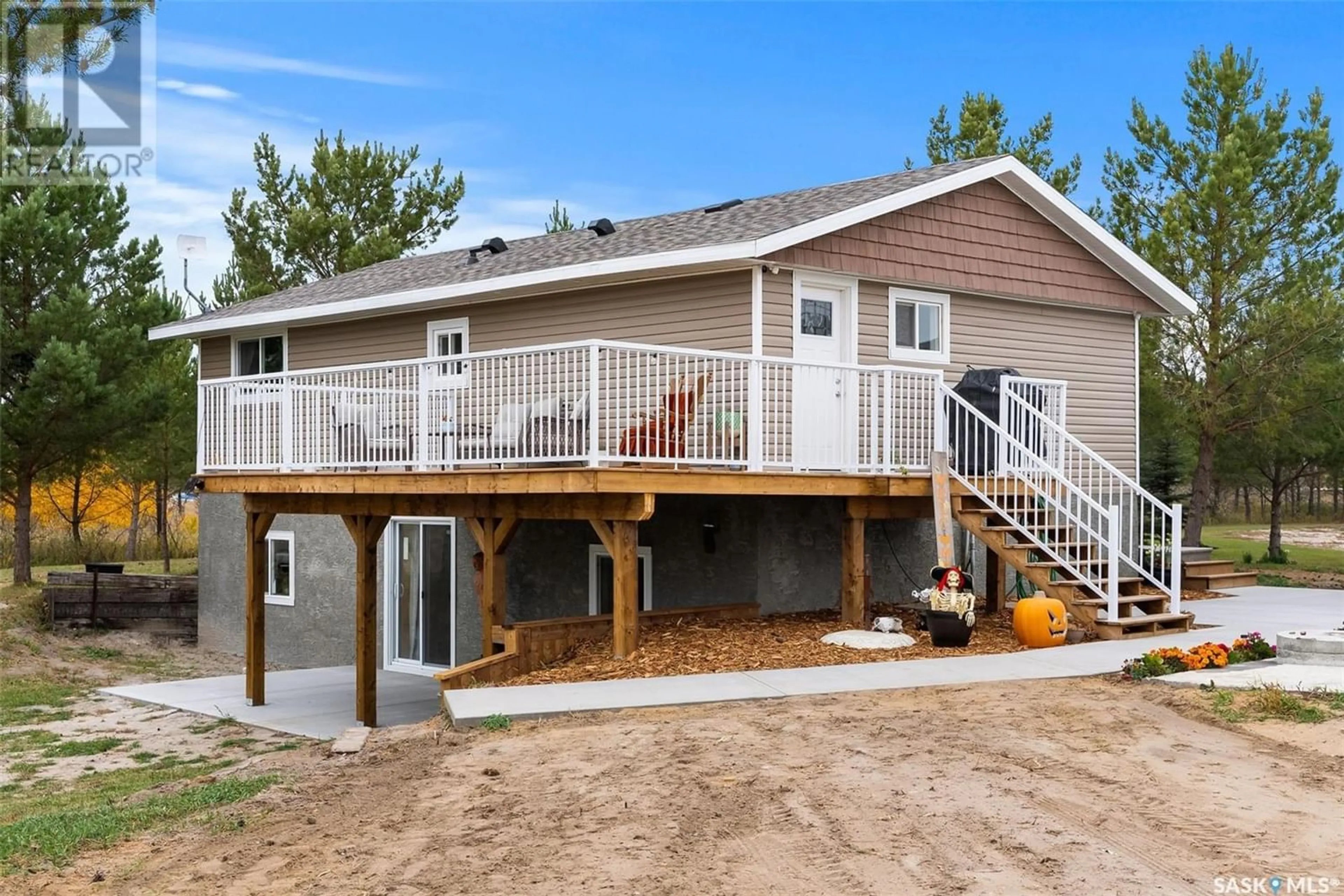 Living room for Old Crow Nest Acreage, Edenwold Rm No. 158 Saskatchewan S0G3Z0