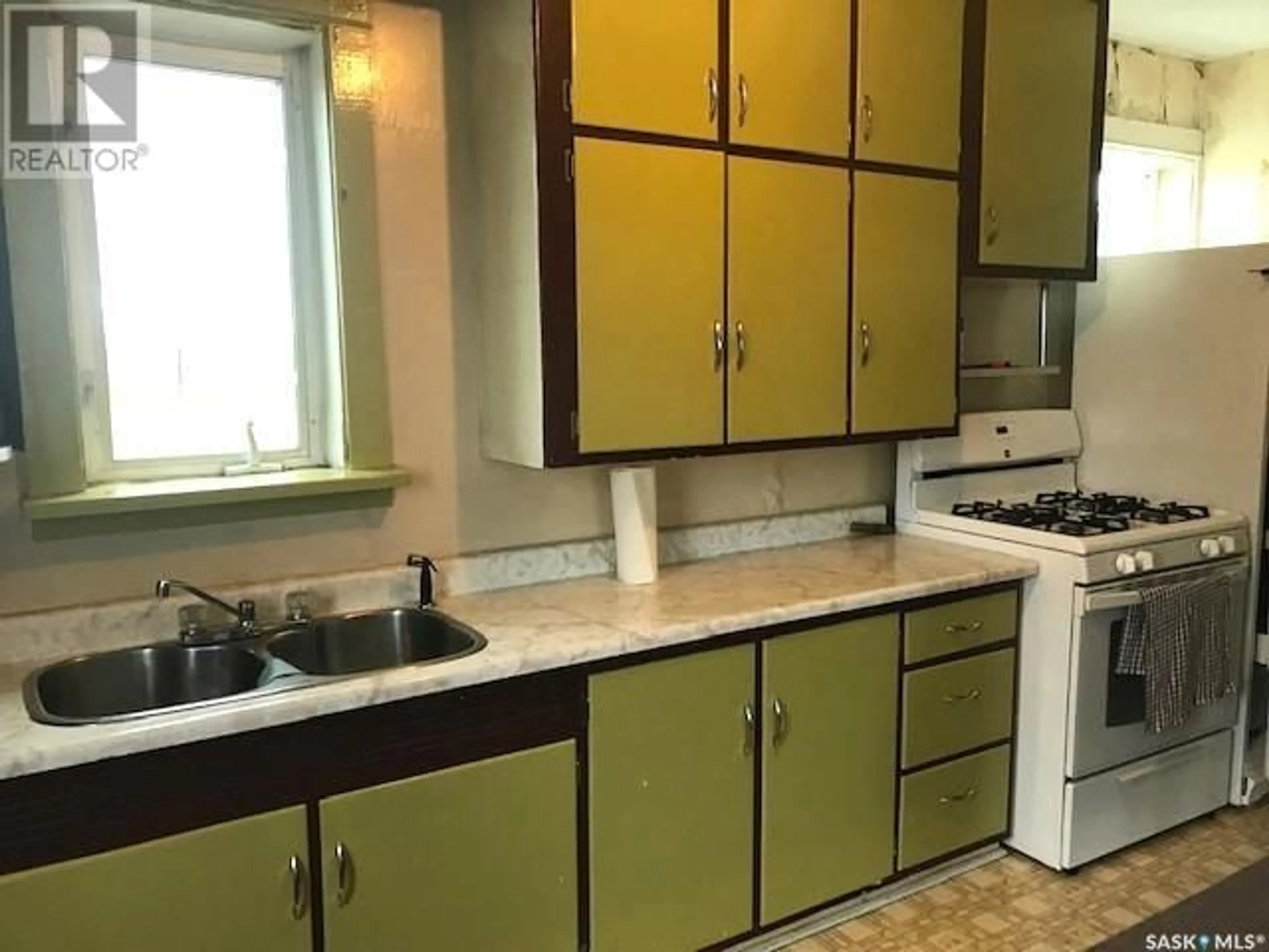 Standard kitchen for 101 1st STREET W, Meskanaw Saskatchewan S0K2W0