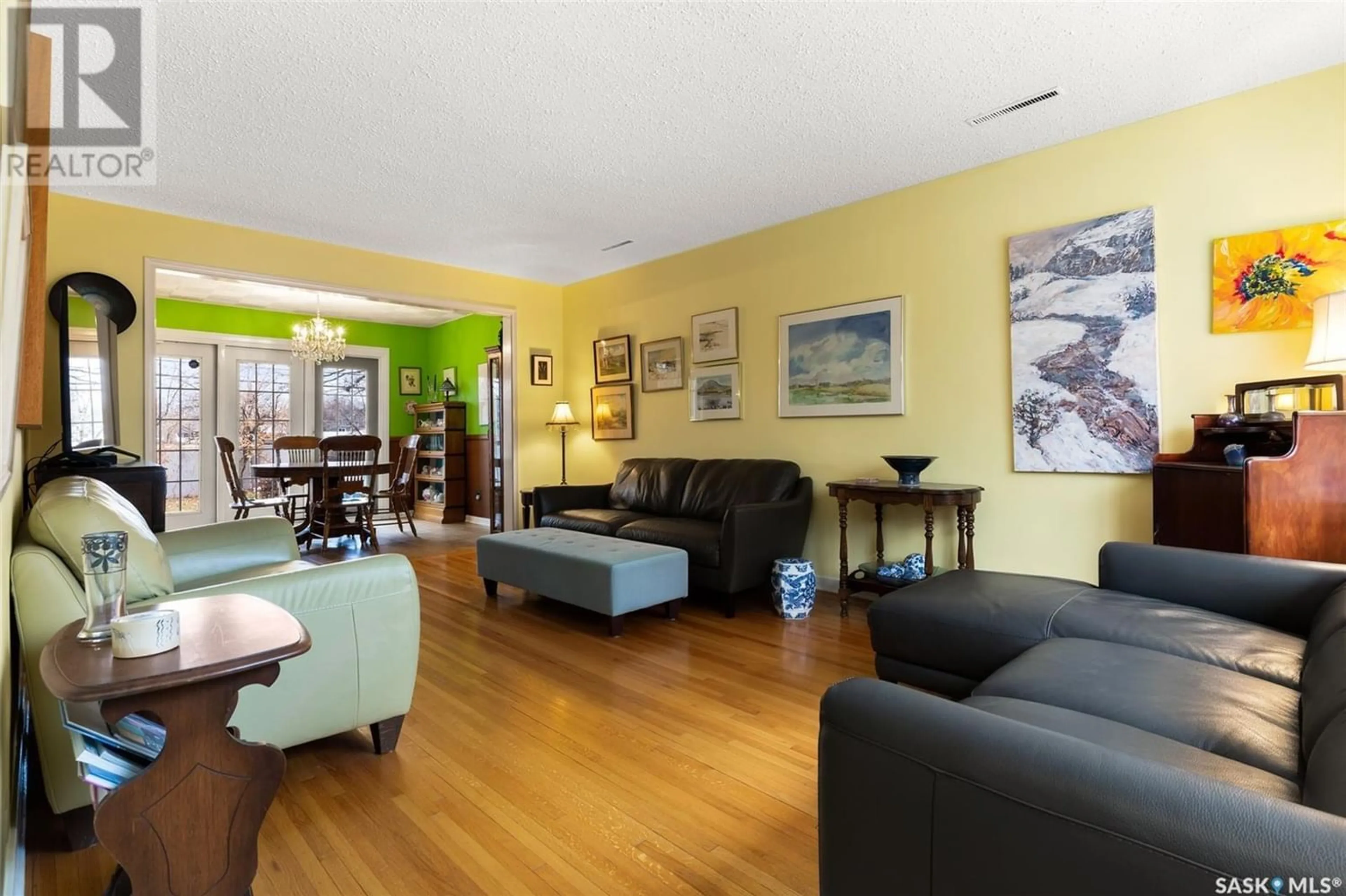 Living room for 3014 Westgate AVENUE, Regina Saskatchewan S4S1B1