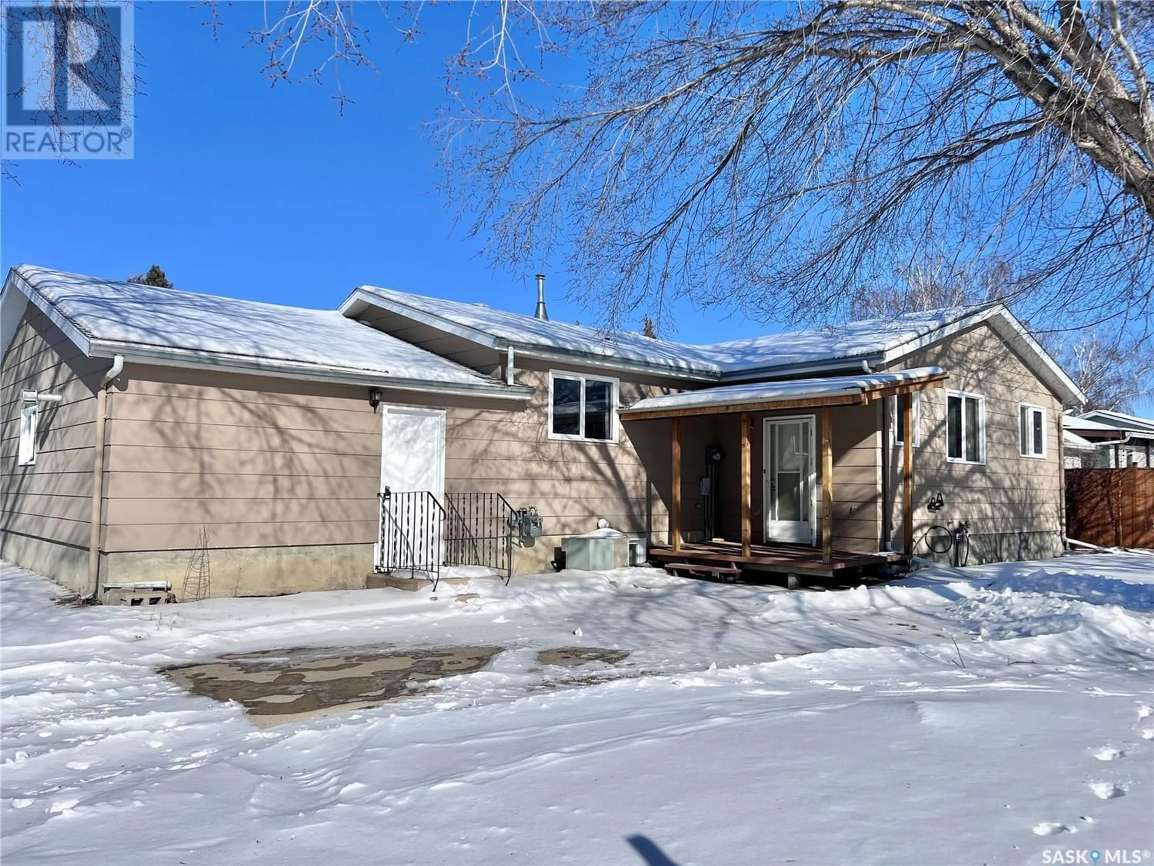 Home with unknown exterior material for 37 Carter CRESCENT, Outlook Saskatchewan S0L2N0
