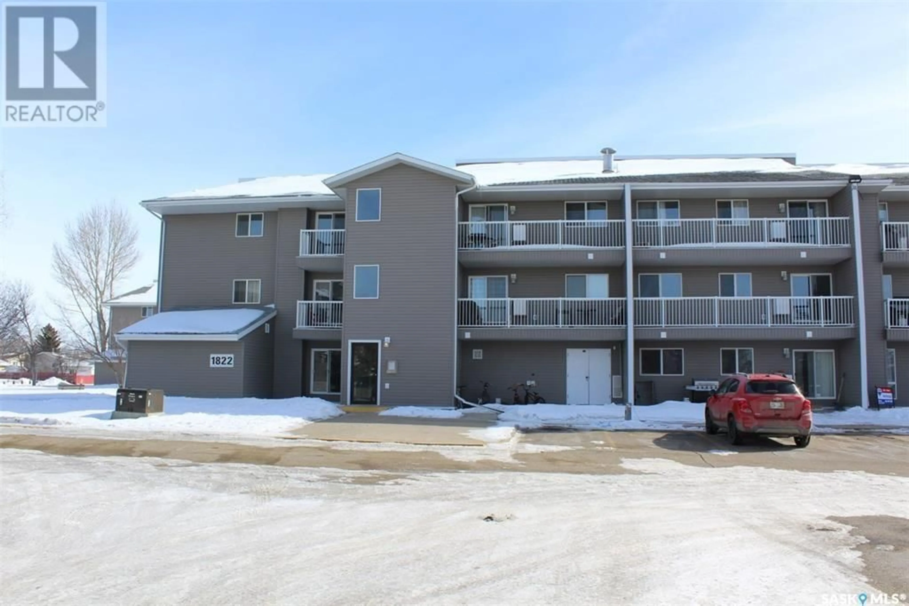 A pic from exterior of the house or condo for 106 1822 Eaglesham AVENUE, Weyburn Saskatchewan S4H3A8