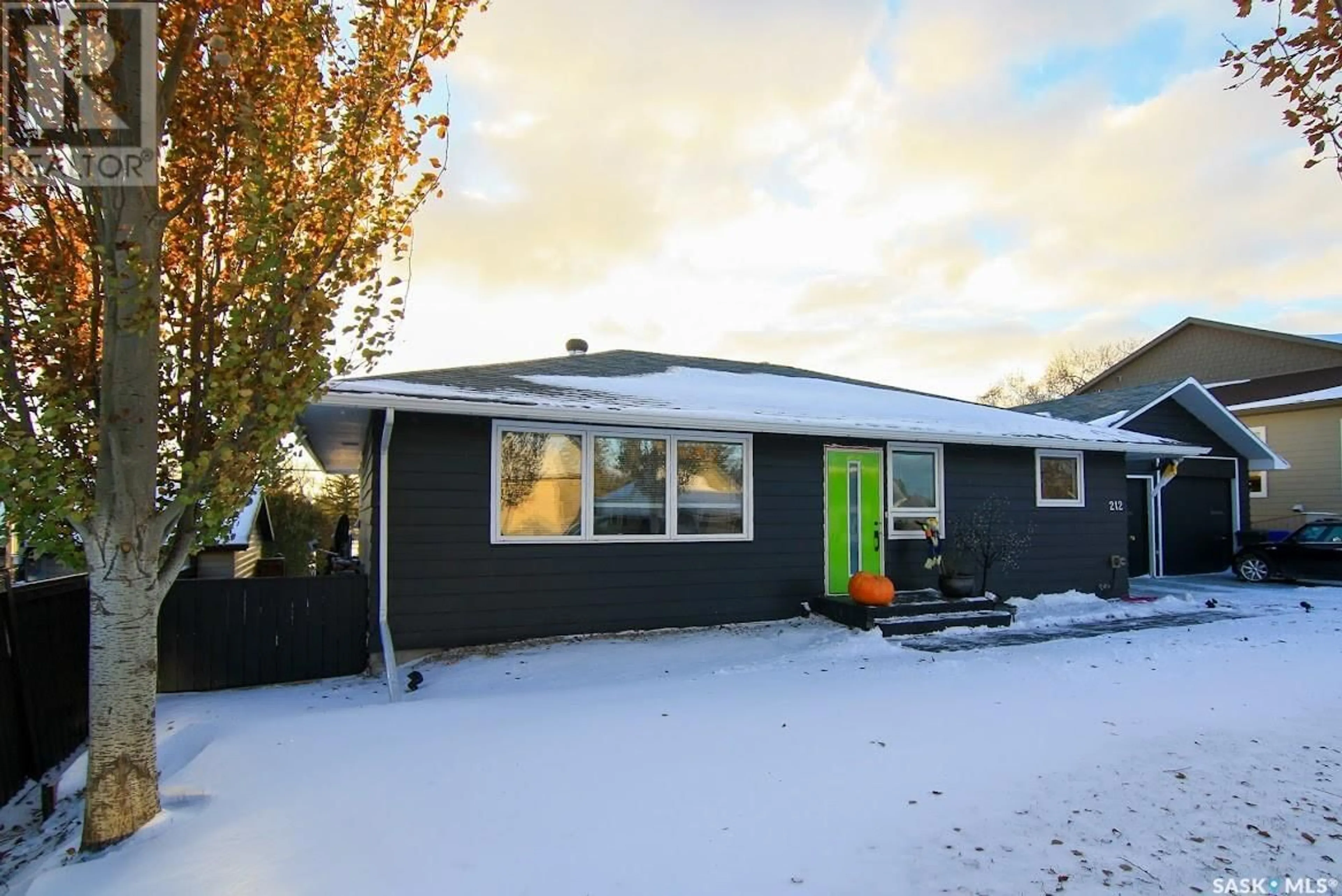 Home with vinyl exterior material for 212 Taylor AVENUE, Springside Saskatchewan S0A3V0