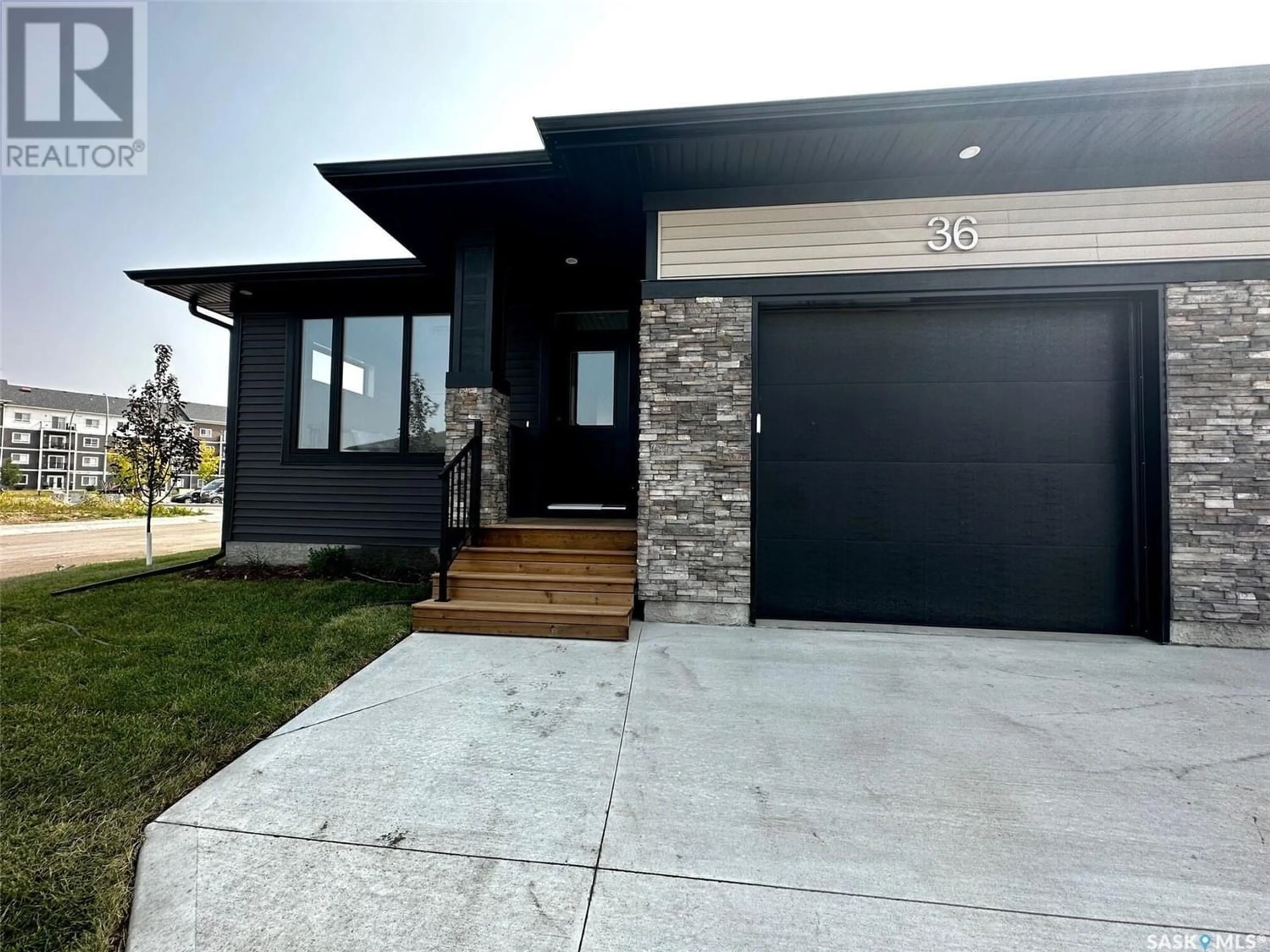 Frontside or backside of a home for 35 5601 Parliament AVENUE, Regina Saskatchewan S4W0V3