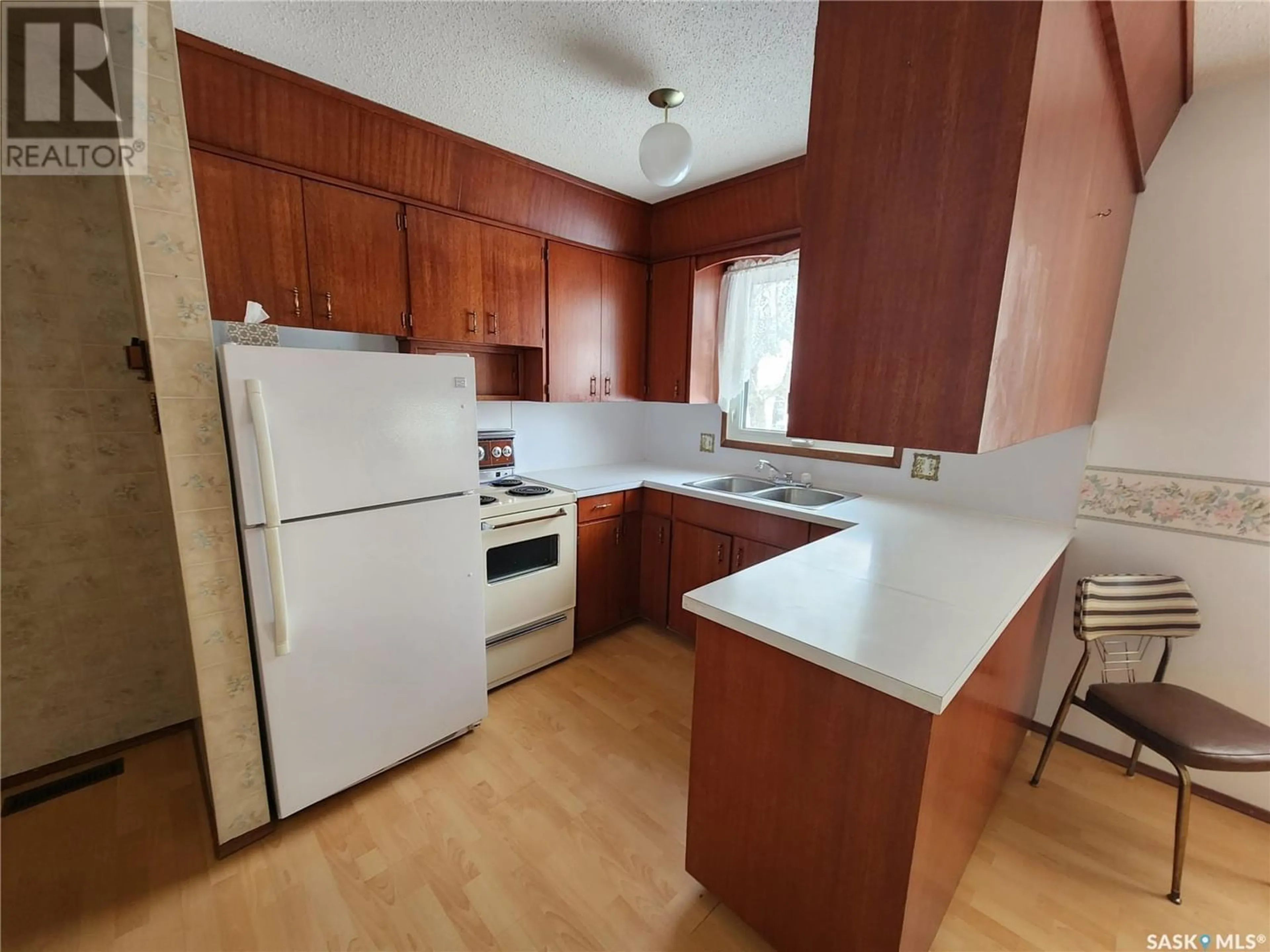 Standard kitchen for 216 Railway AVENUE, Kennedy Saskatchewan S0G2R0