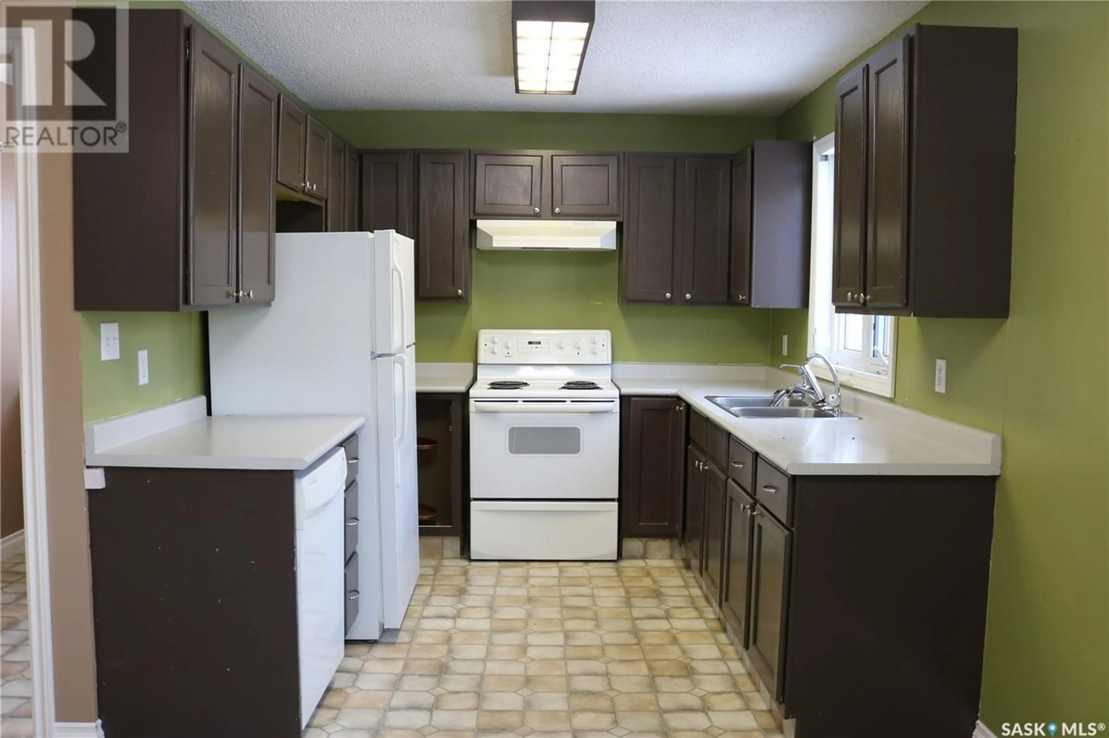 Standard kitchen for 405 Lalonde STREET, Whitewood Saskatchewan S0G5C0