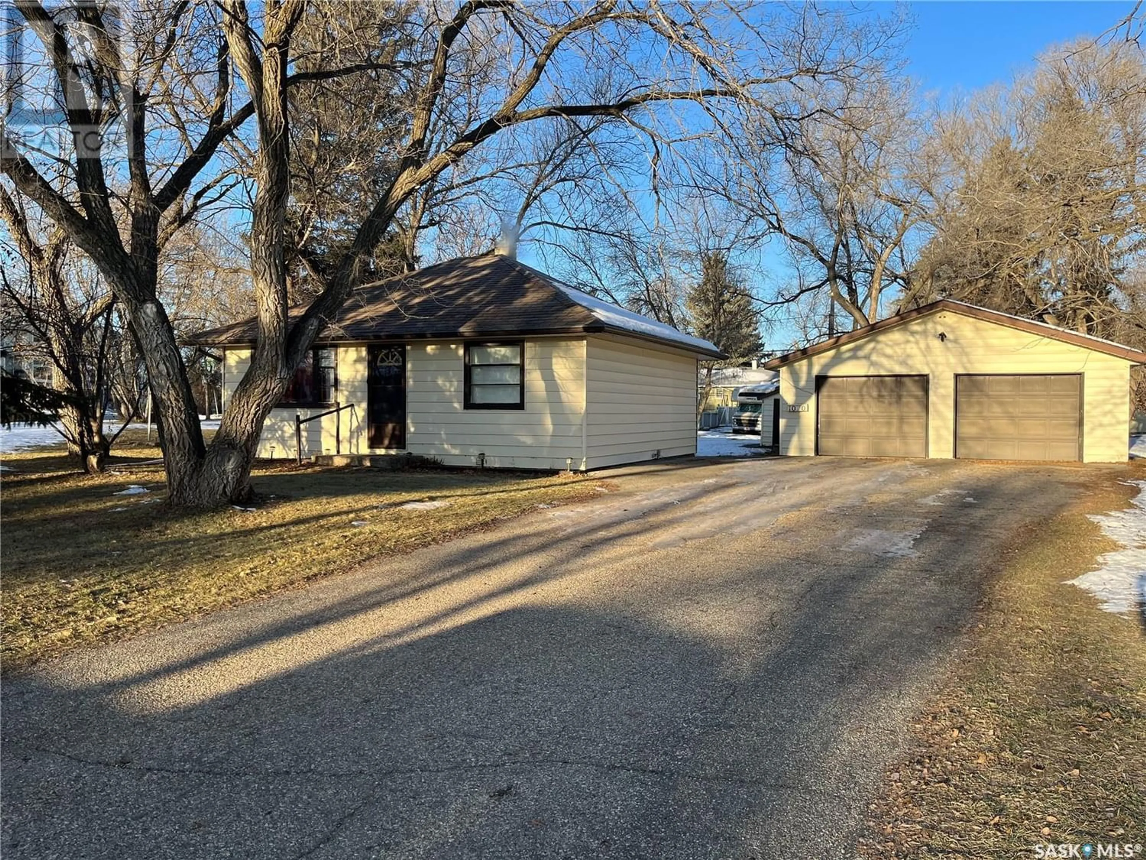 Home with unknown exterior material for 1020 Moose STREET, Moosomin Saskatchewan S0G3N0