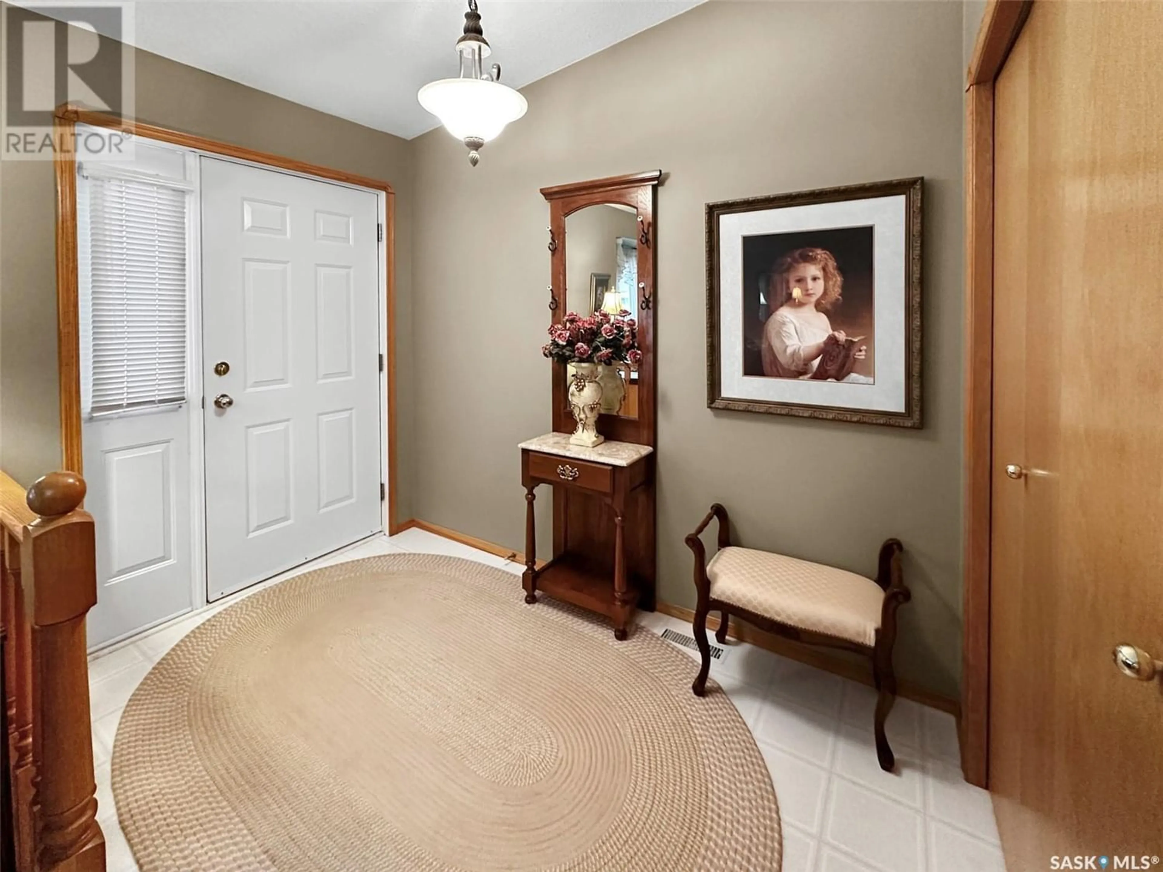 Indoor entryway for 114 202 Lister Kaye CRESCENT, Swift Current Saskatchewan S9H5A7