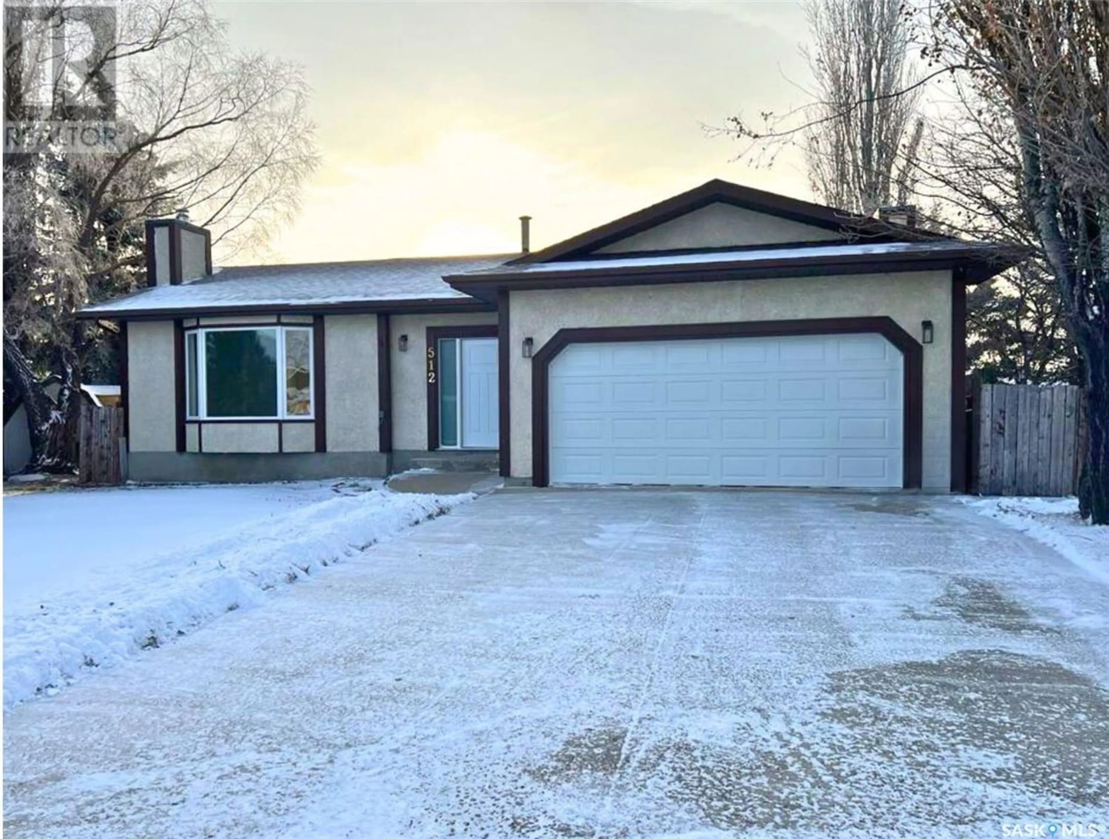 Frontside or backside of a home for 512 Reid CRESCENT, Swift Current Saskatchewan S9H4Y6