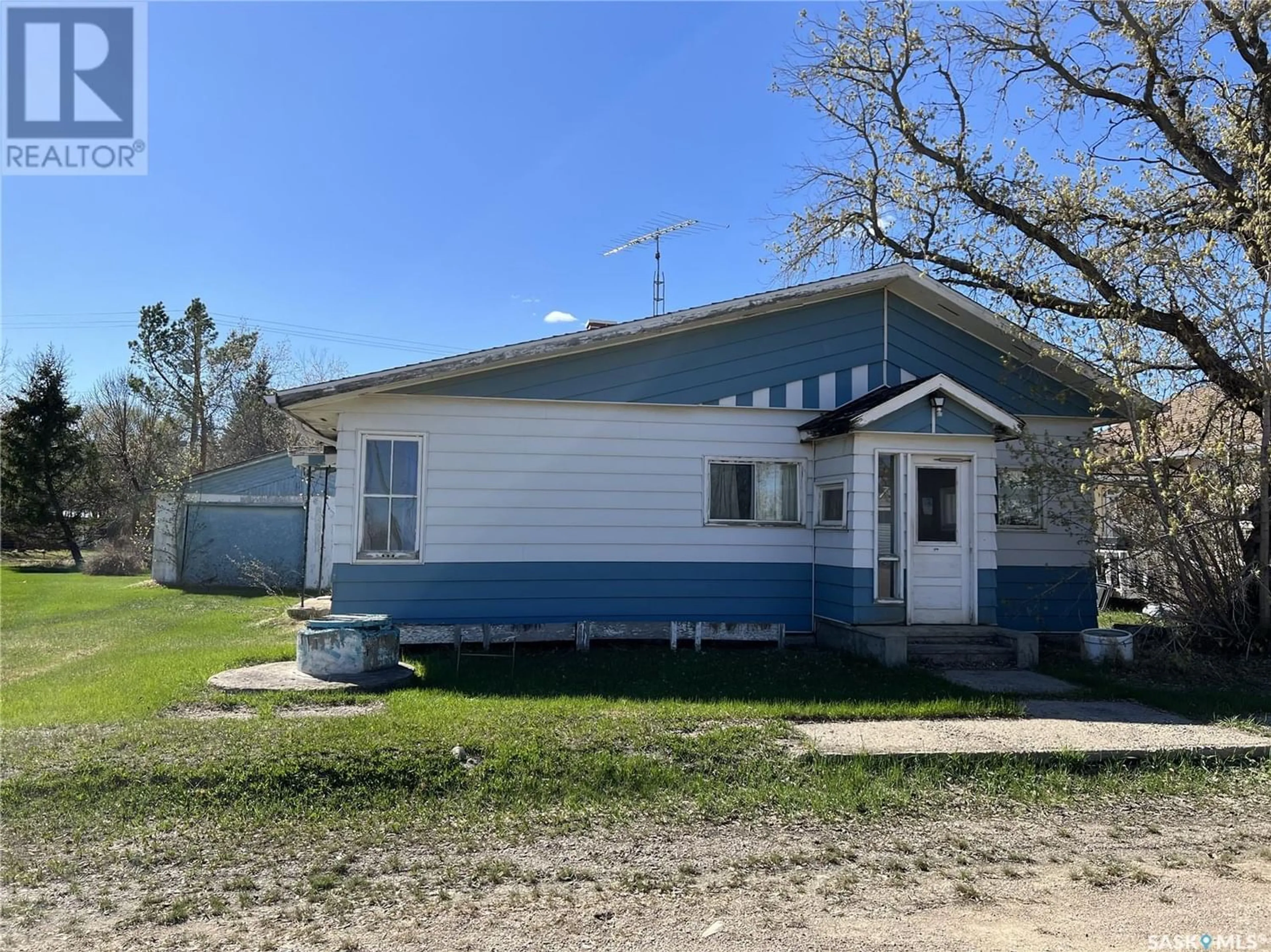Frontside or backside of a home for 108 Church AVENUE, Makwa Saskatchewan S0M1N0