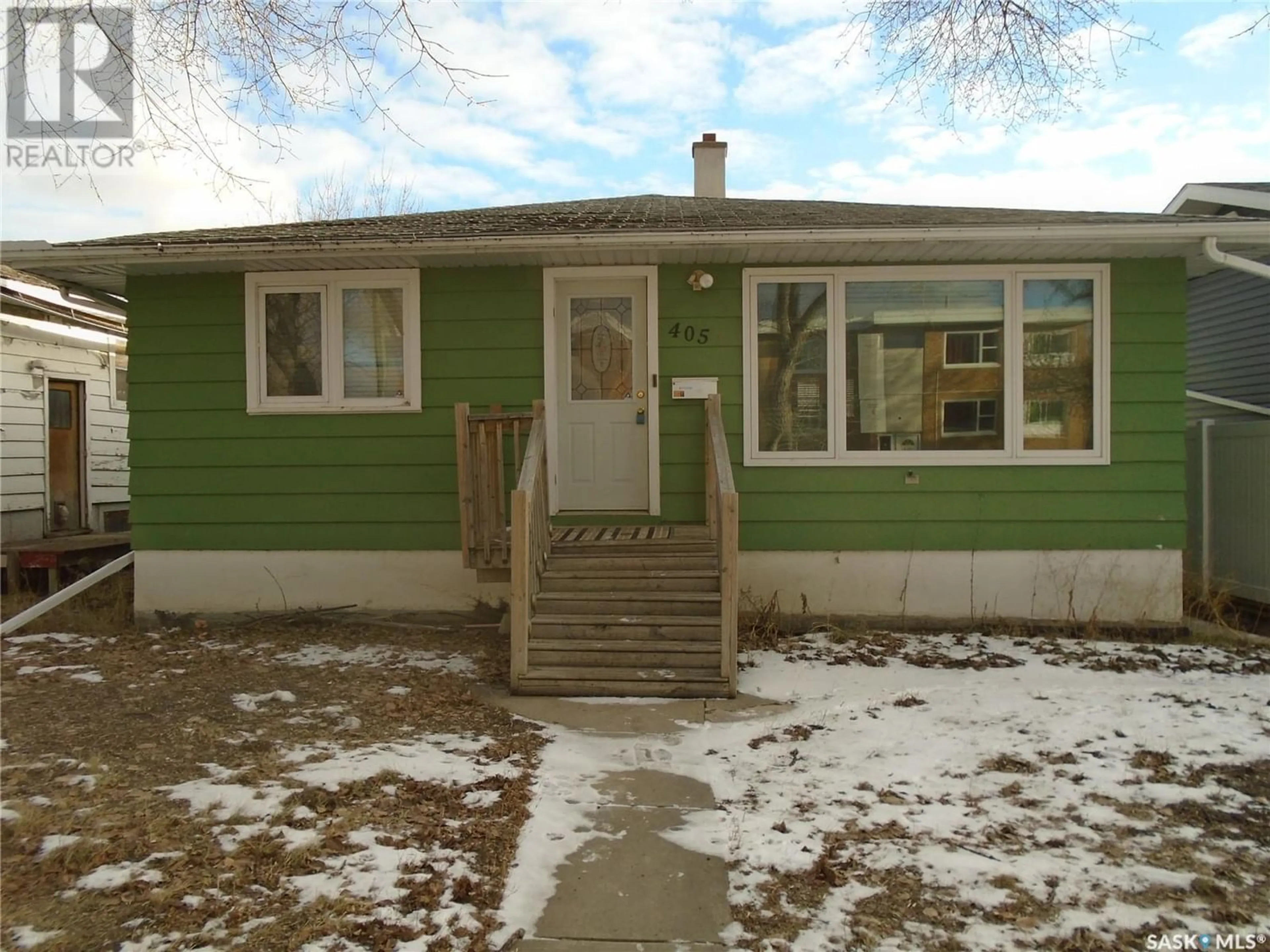Frontside or backside of a home for 405 17th AVENUE E, Regina Saskatchewan S4N0Y4
