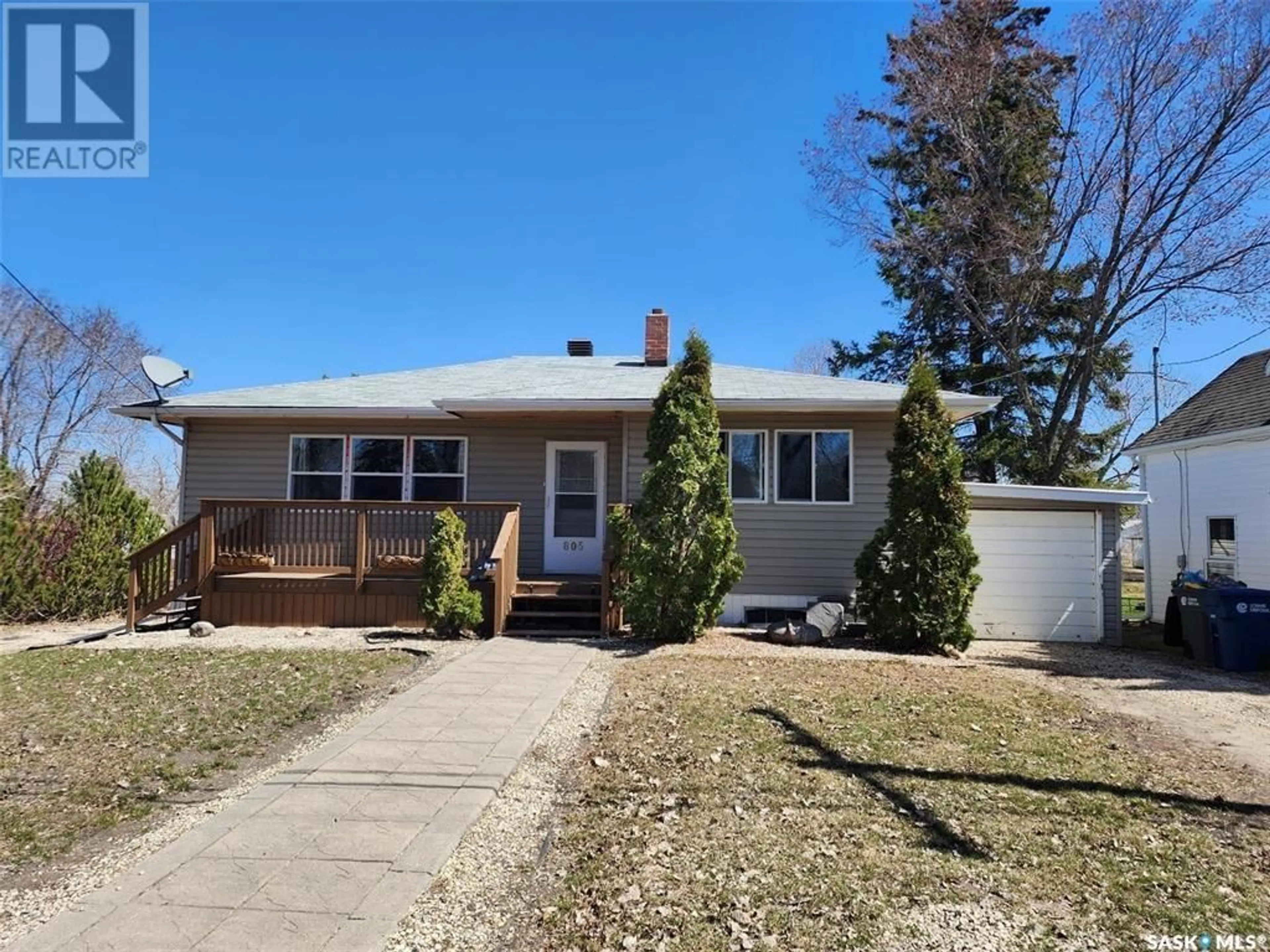 Frontside or backside of a home for 805 Qu'appelle STREET, Grenfell Saskatchewan S0G2B0