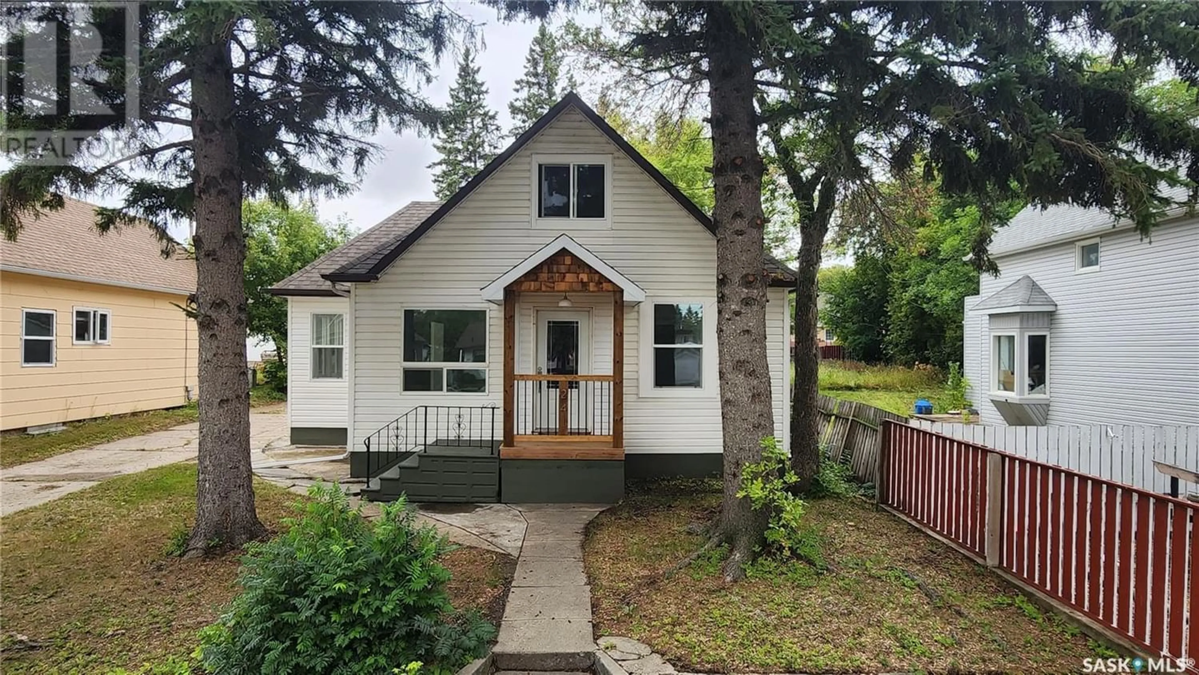 Cottage for 241 4th AVENUE E, Melville Saskatchewan S0A2P0
