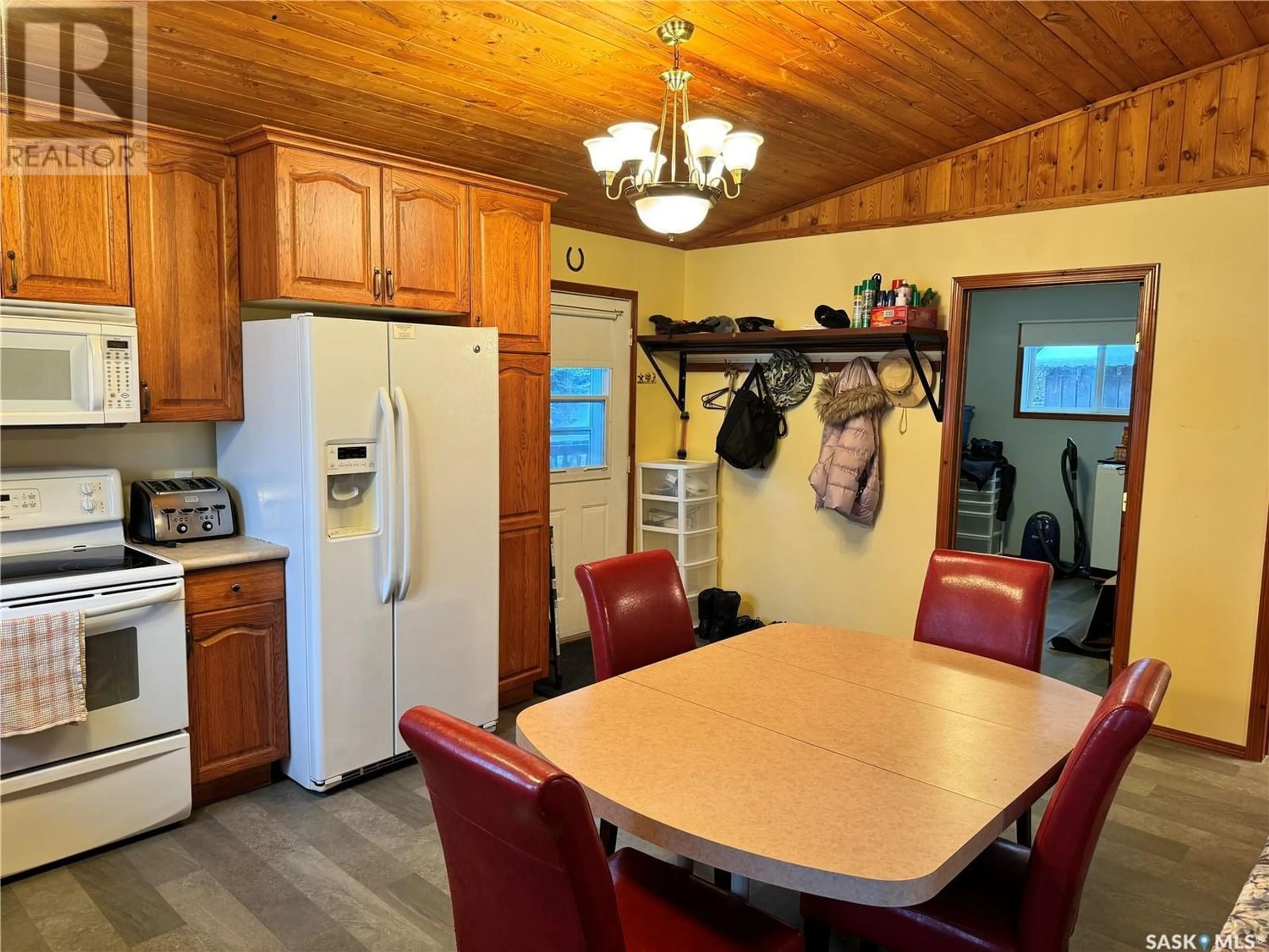 Standard kitchen for 310 Lindsey LANE, Barrier Valley Rm No. 397 Saskatchewan S0E0B0