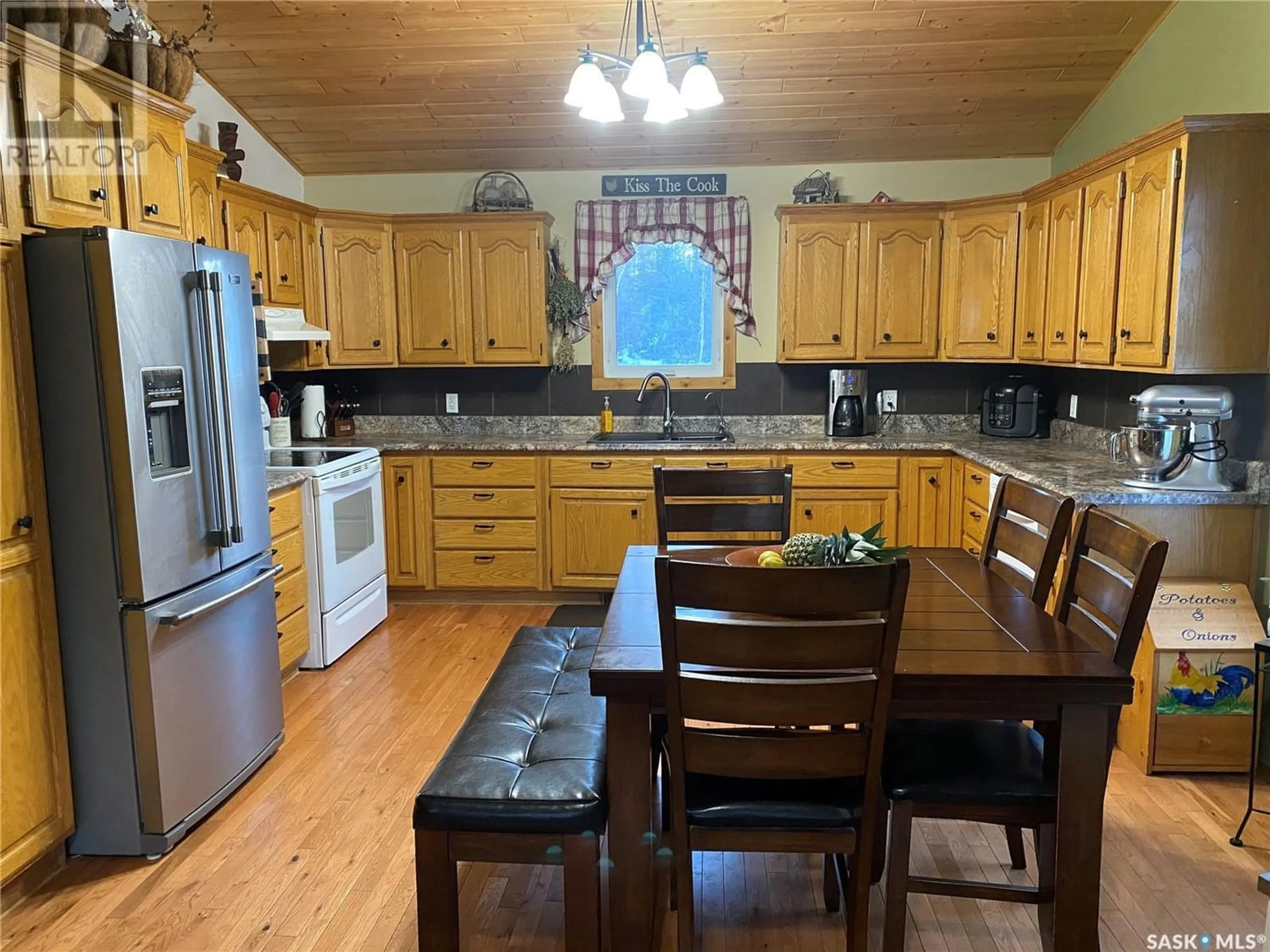 Kitchen for 1511 Minayik CRESCENT, Lac La Ronge Saskatchewan S0J1L0