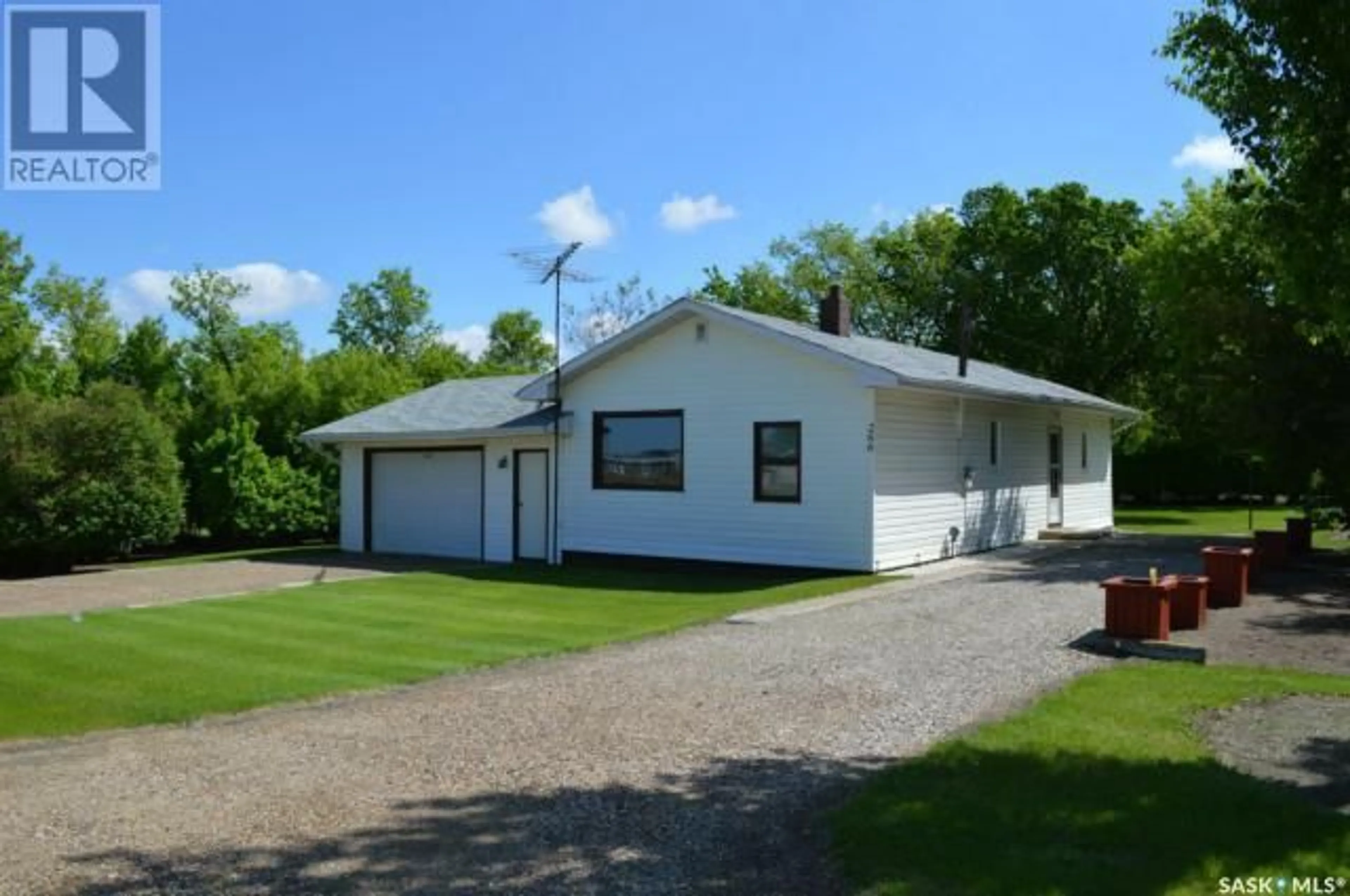 Outside view for 266 Hansen AVENUE, Macoun Saskatchewan S0C1P0