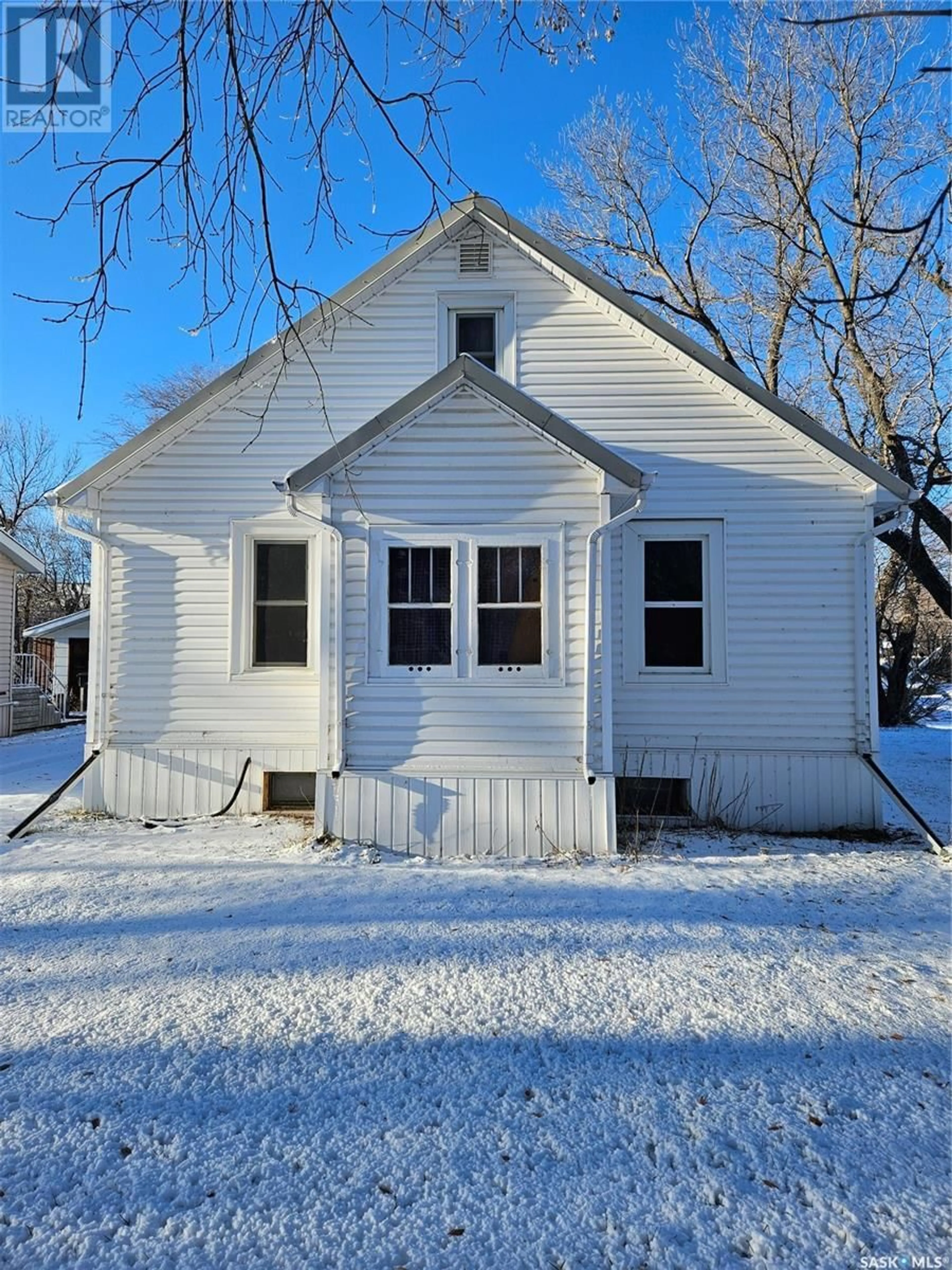 Frontside or backside of a home for 501 2nd STREET, Lampman Saskatchewan S0C1N0