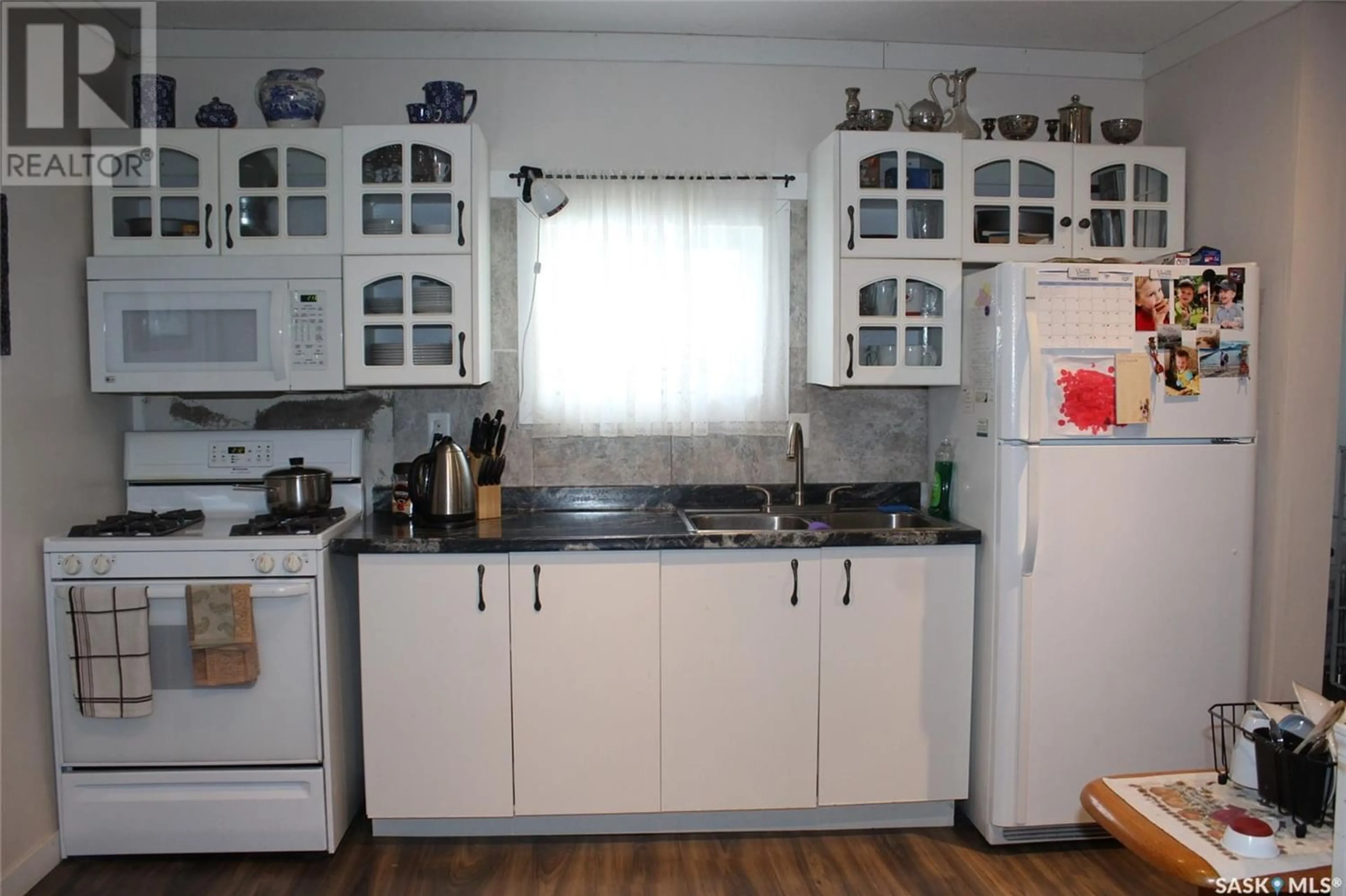 Kitchen for 107 4th AVENUE E, Climax Saskatchewan S0N0N0