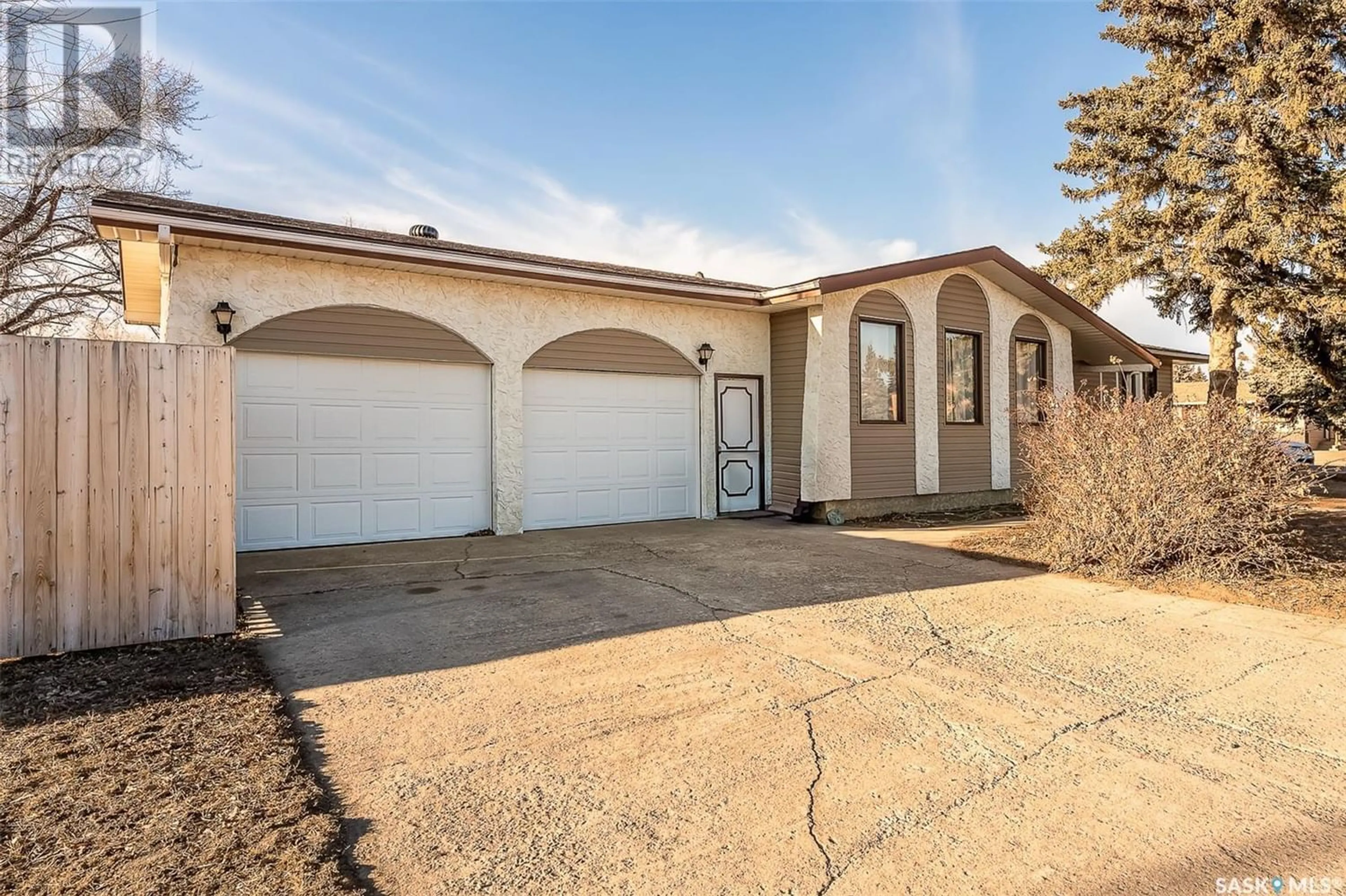 Frontside or backside of a home for 14 Wood Lily DRIVE, Moose Jaw Saskatchewan S6J1A9