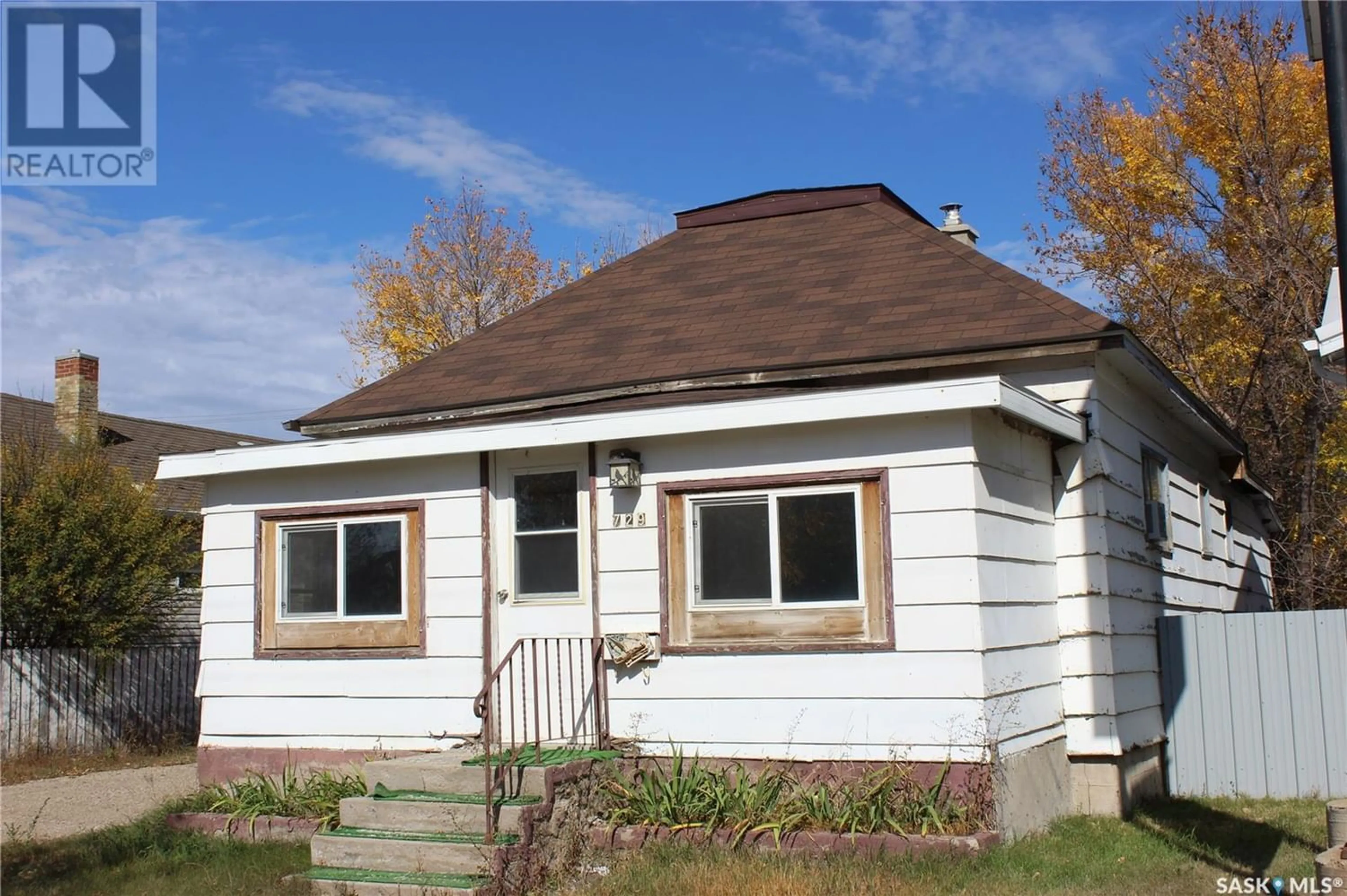 Frontside or backside of a home for 729 Fourth STREET, Estevan Saskatchewan S4A0V6