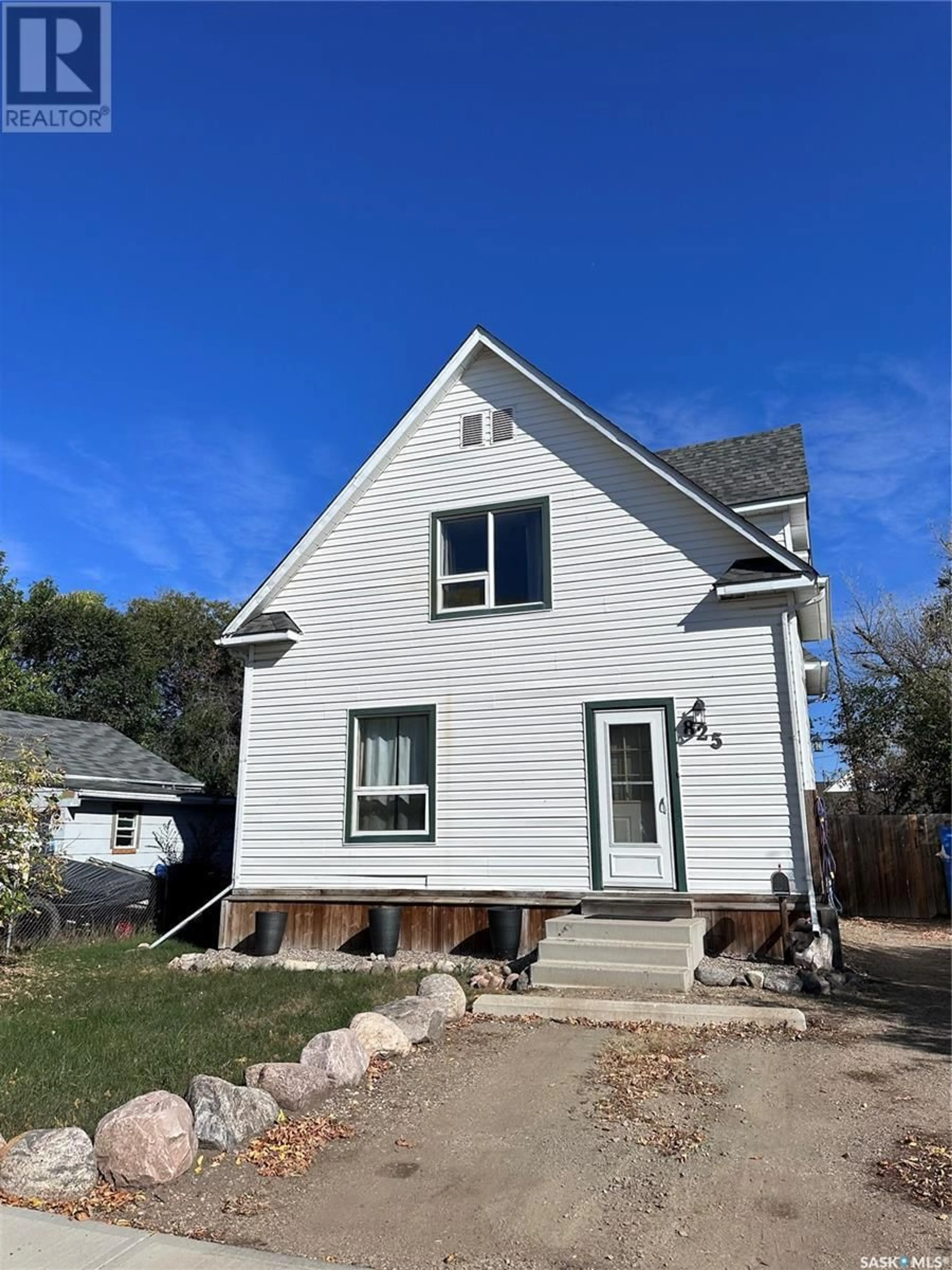 Frontside or backside of a home for 825 Second STREET, Estevan Saskatchewan S4A0L1