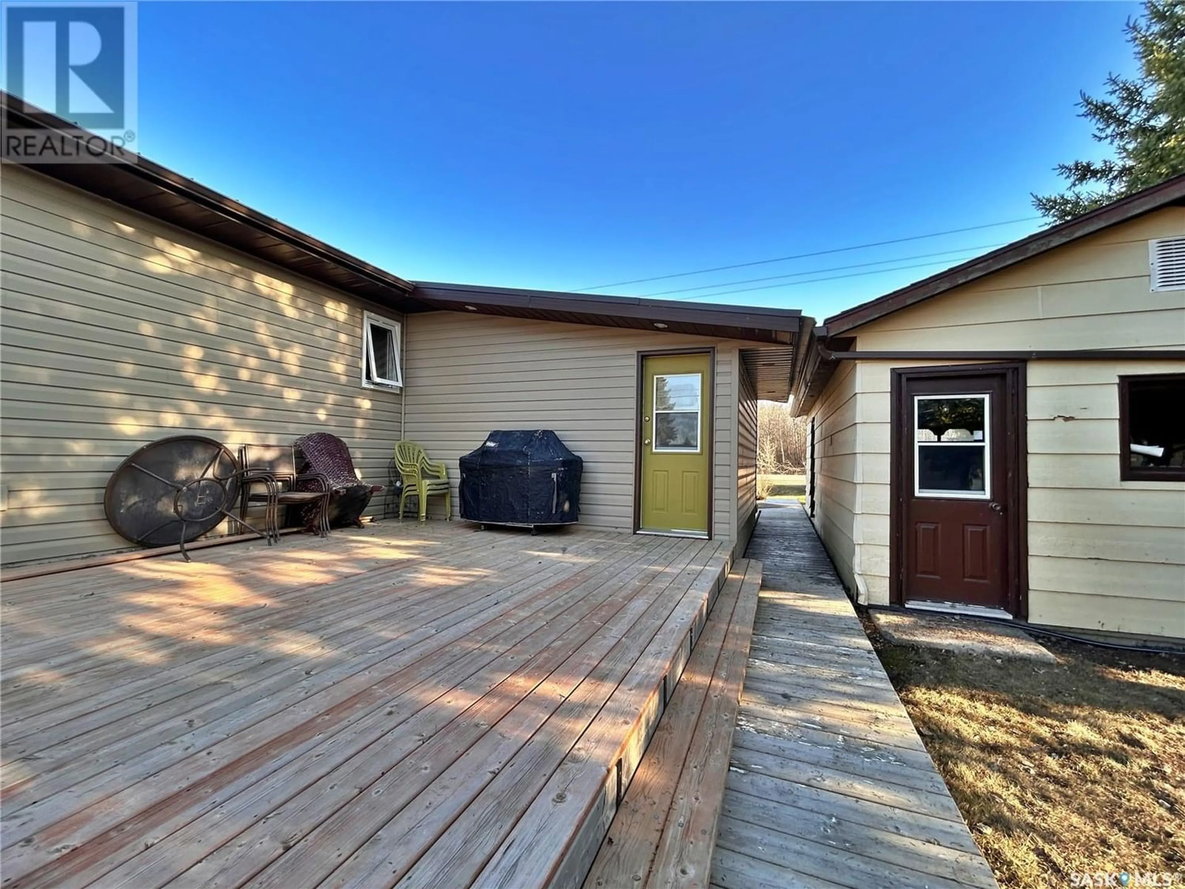 A pic from exterior of the house or condo for 230 Wright ROAD, Moosomin Saskatchewan S0G3N0