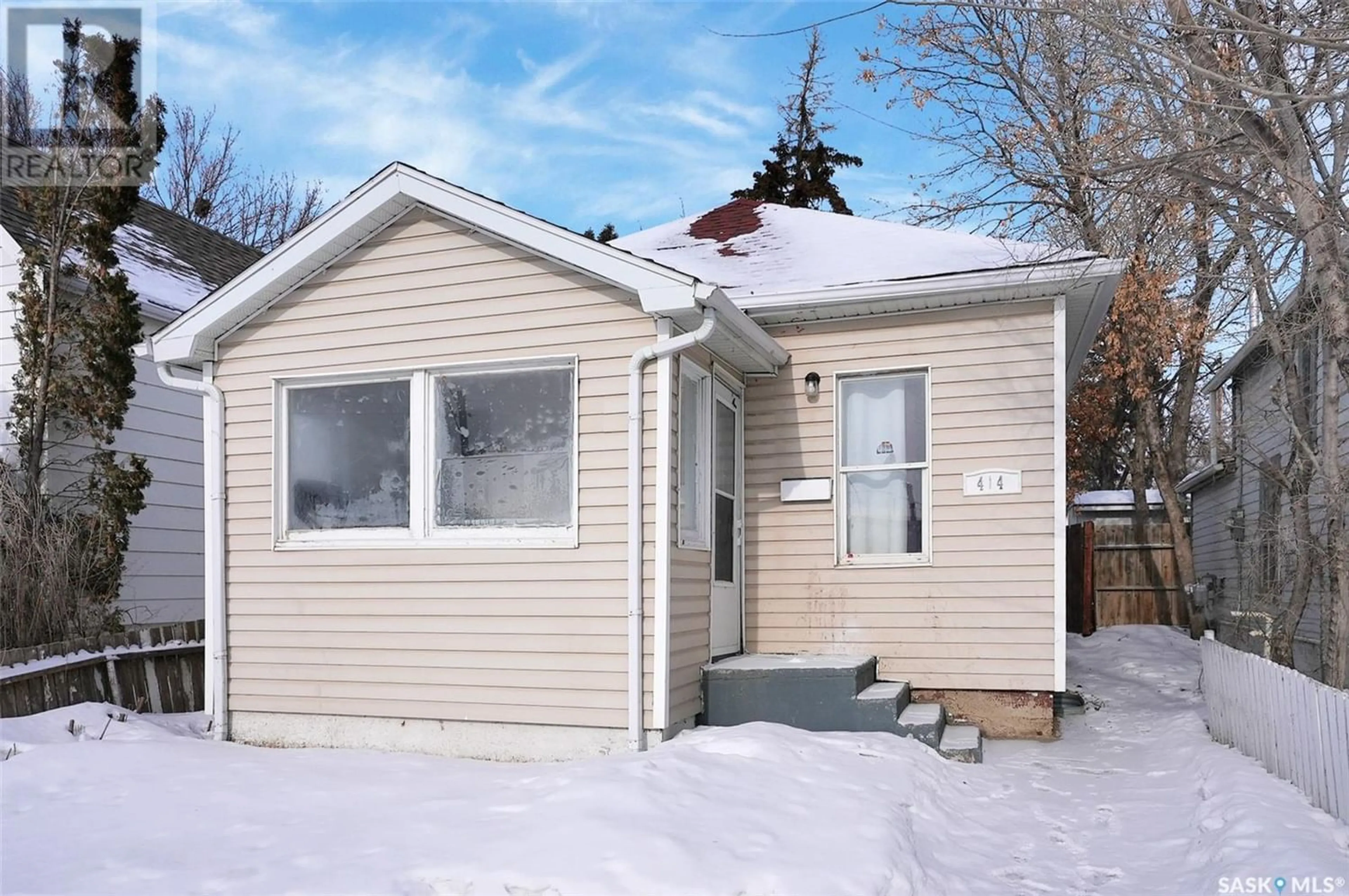 Frontside or backside of a home for 414 FAIRFORD STREET W, Moose Jaw Saskatchewan S6H1W2