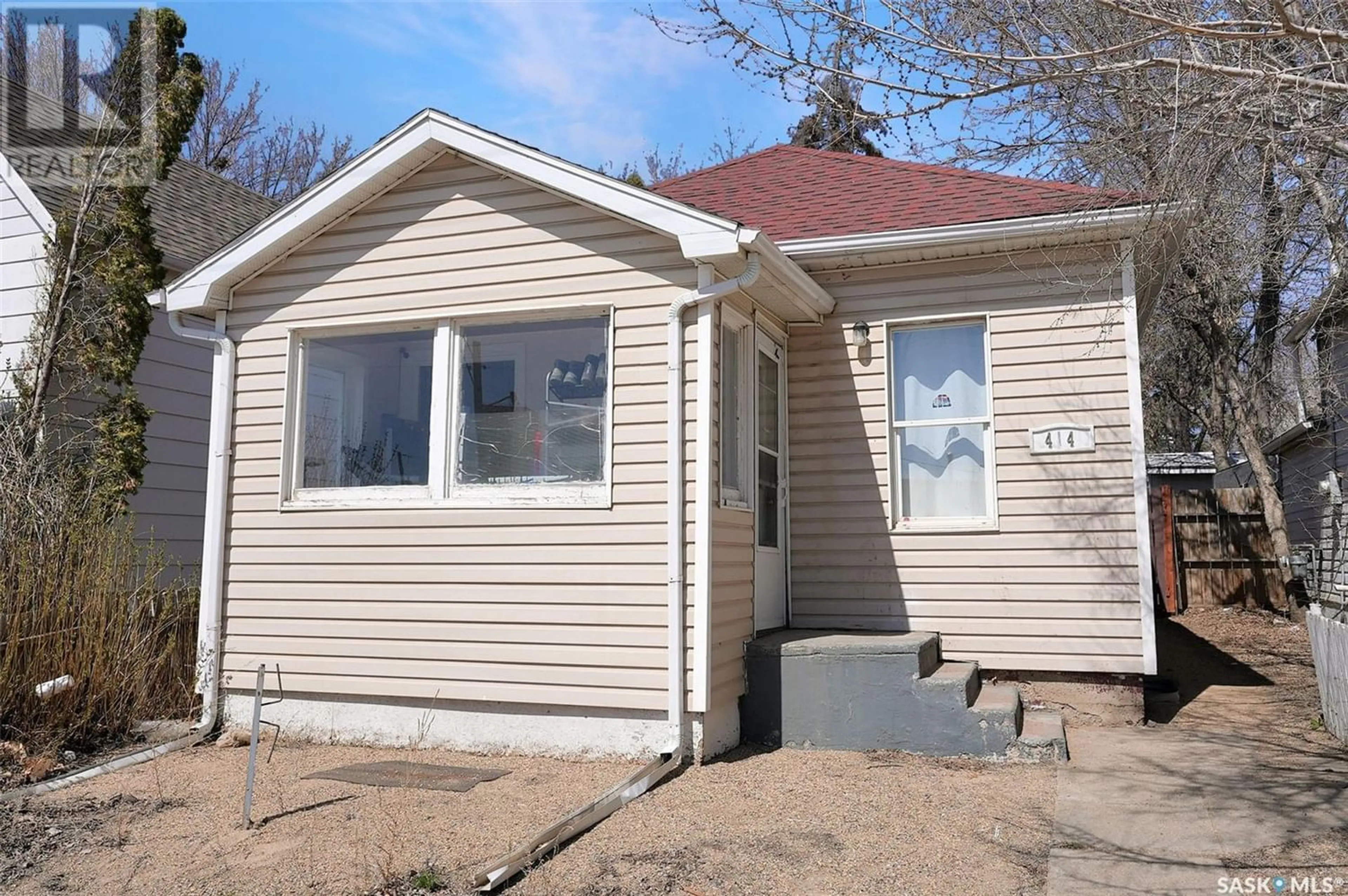 Frontside or backside of a home for 414 FAIRFORD STREET W, Moose Jaw Saskatchewan S6H1W2