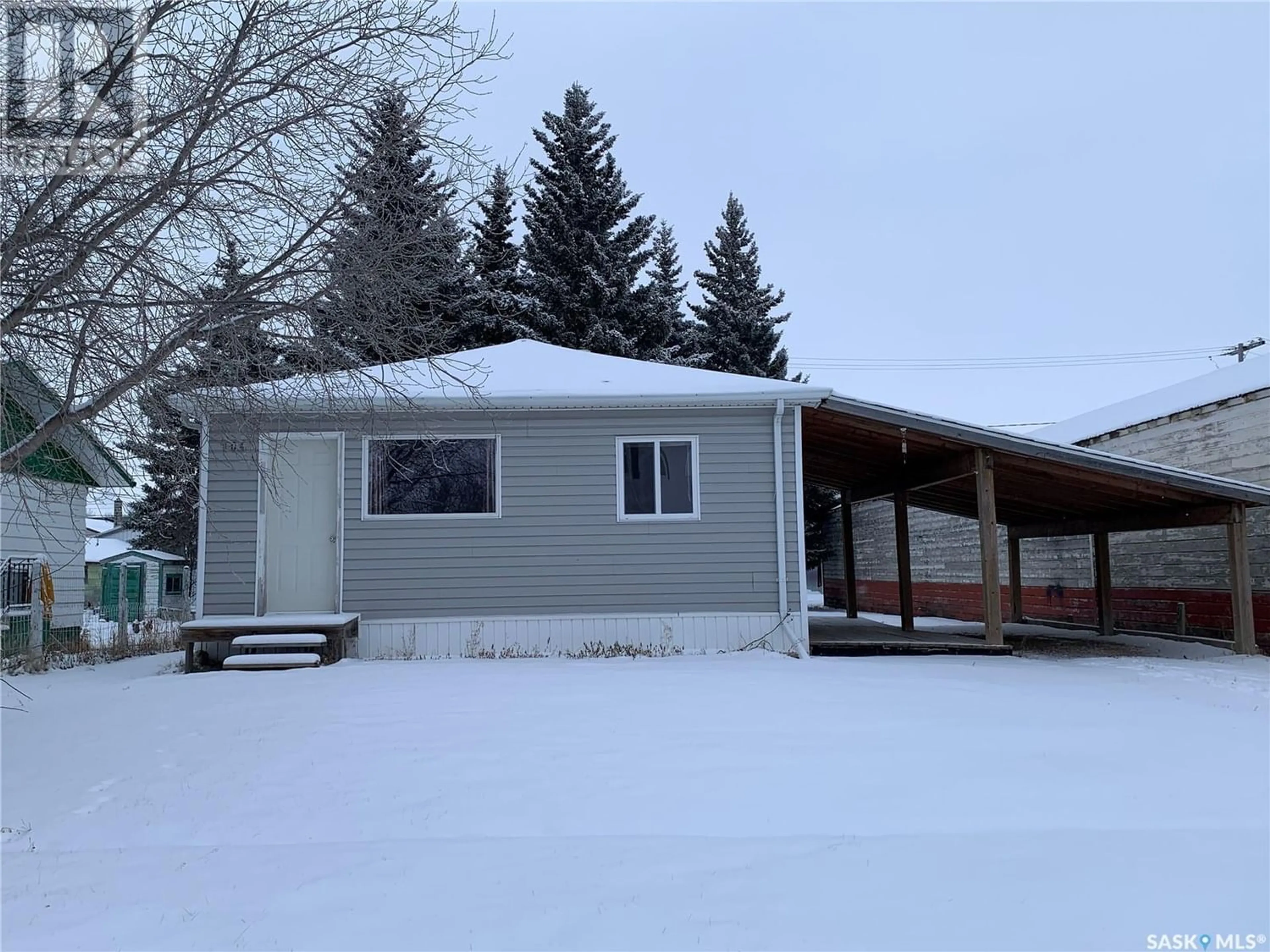 A pic from exterior of the house or condo for 104 1st STREET NW, Watson Saskatchewan S0K2A0
