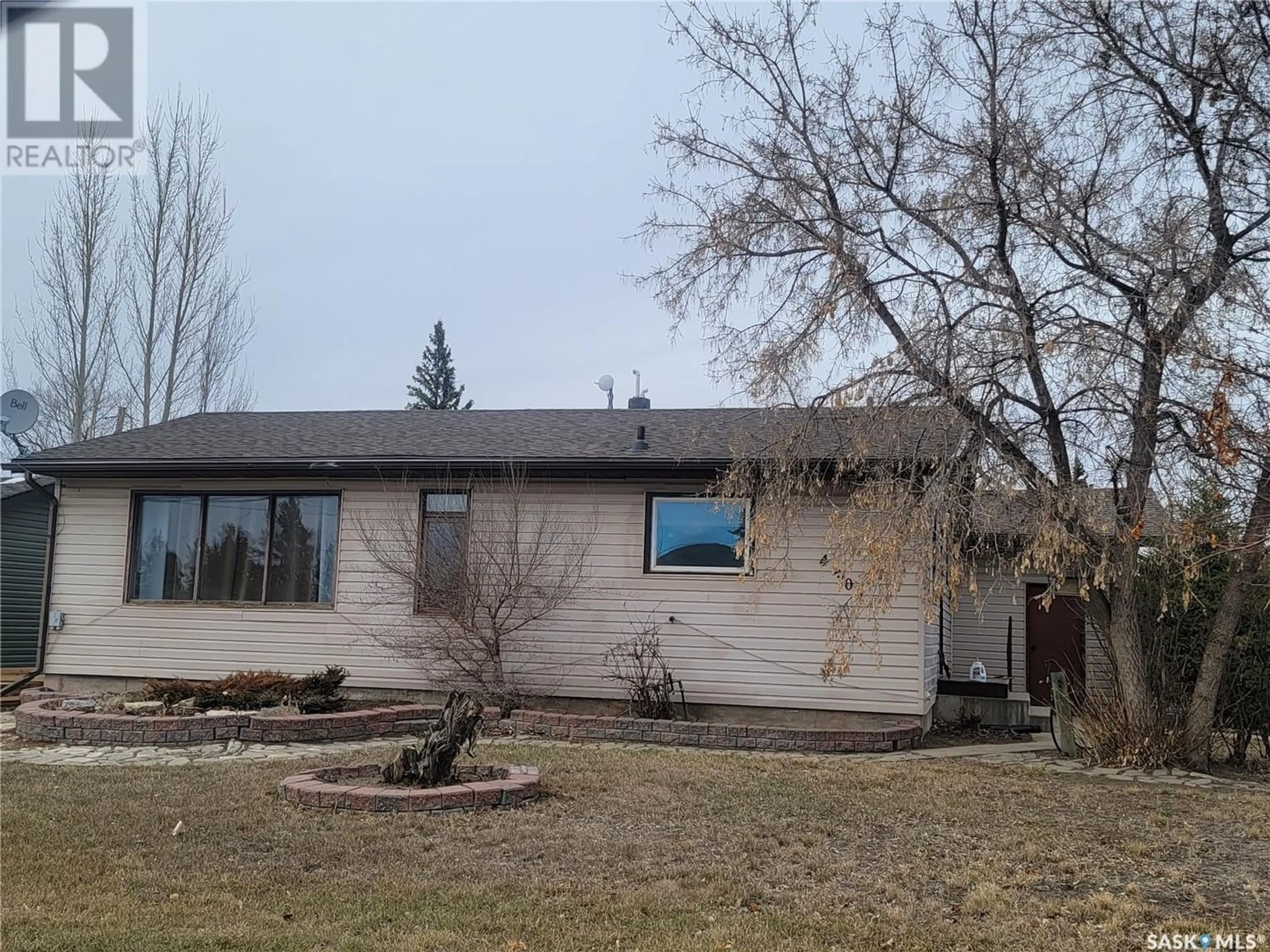 Kitchen, wood floors, cottage for 4701 Express AVENUE, Macklin Saskatchewan S0L2C0