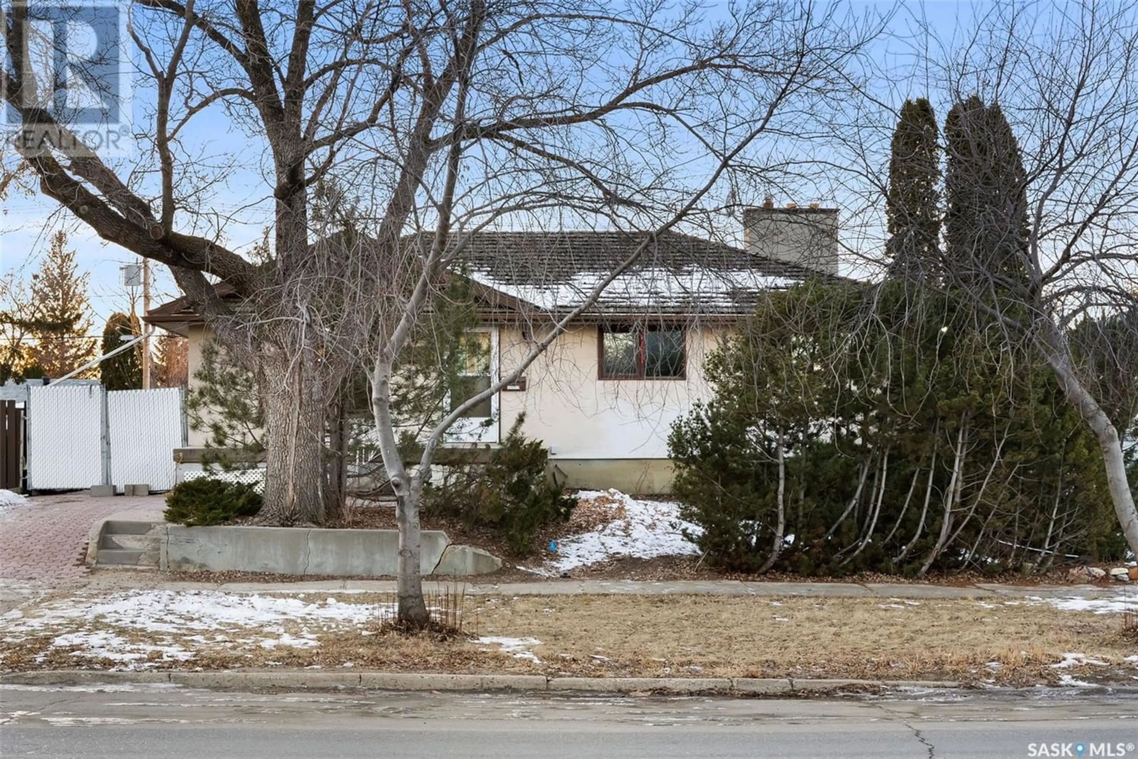 Frontside or backside of a home for 2520 Pasqua STREET, Regina Saskatchewan S4S0M2