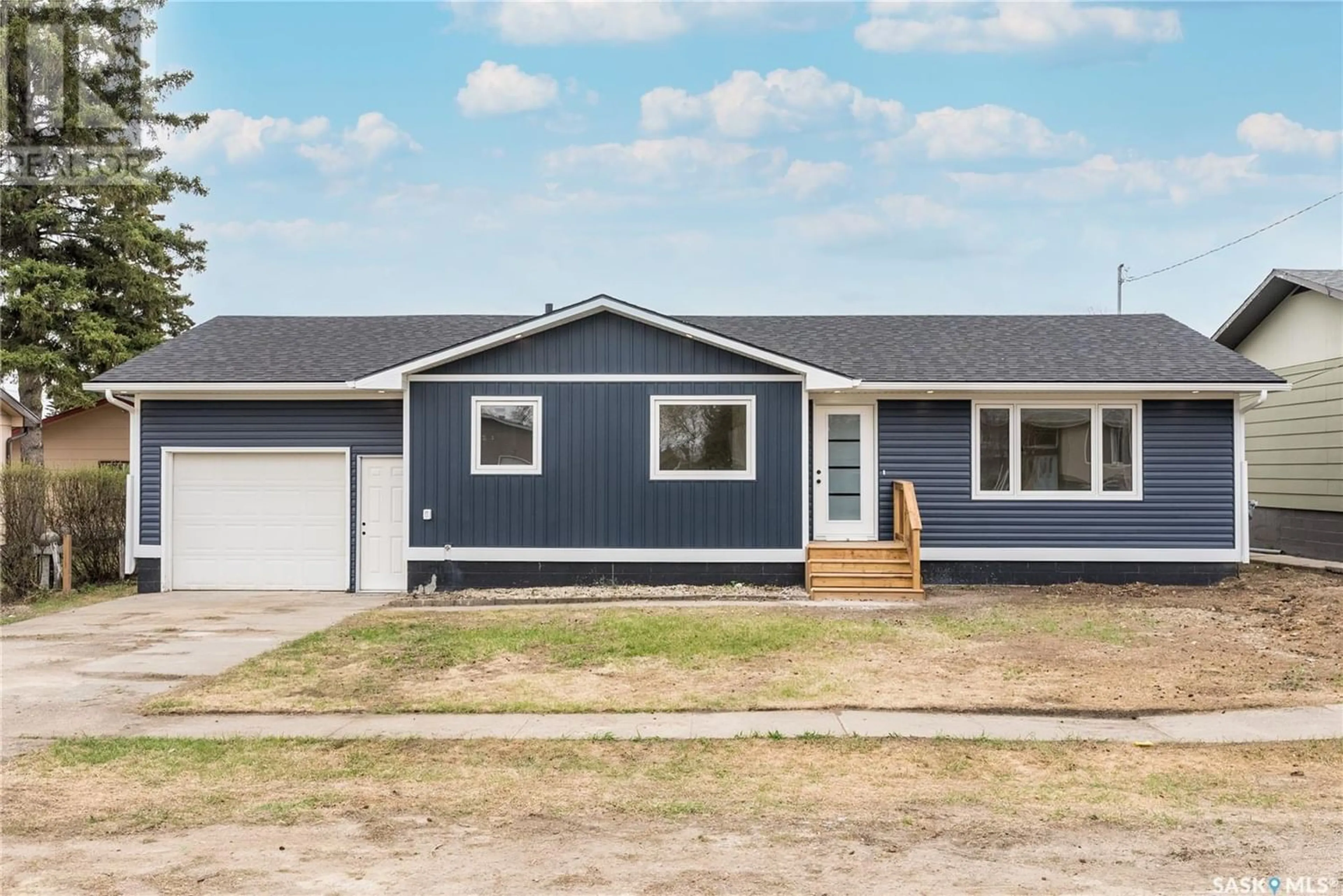 Home with vinyl exterior material for 204 Main STREET, Waldheim Saskatchewan S0K4R0