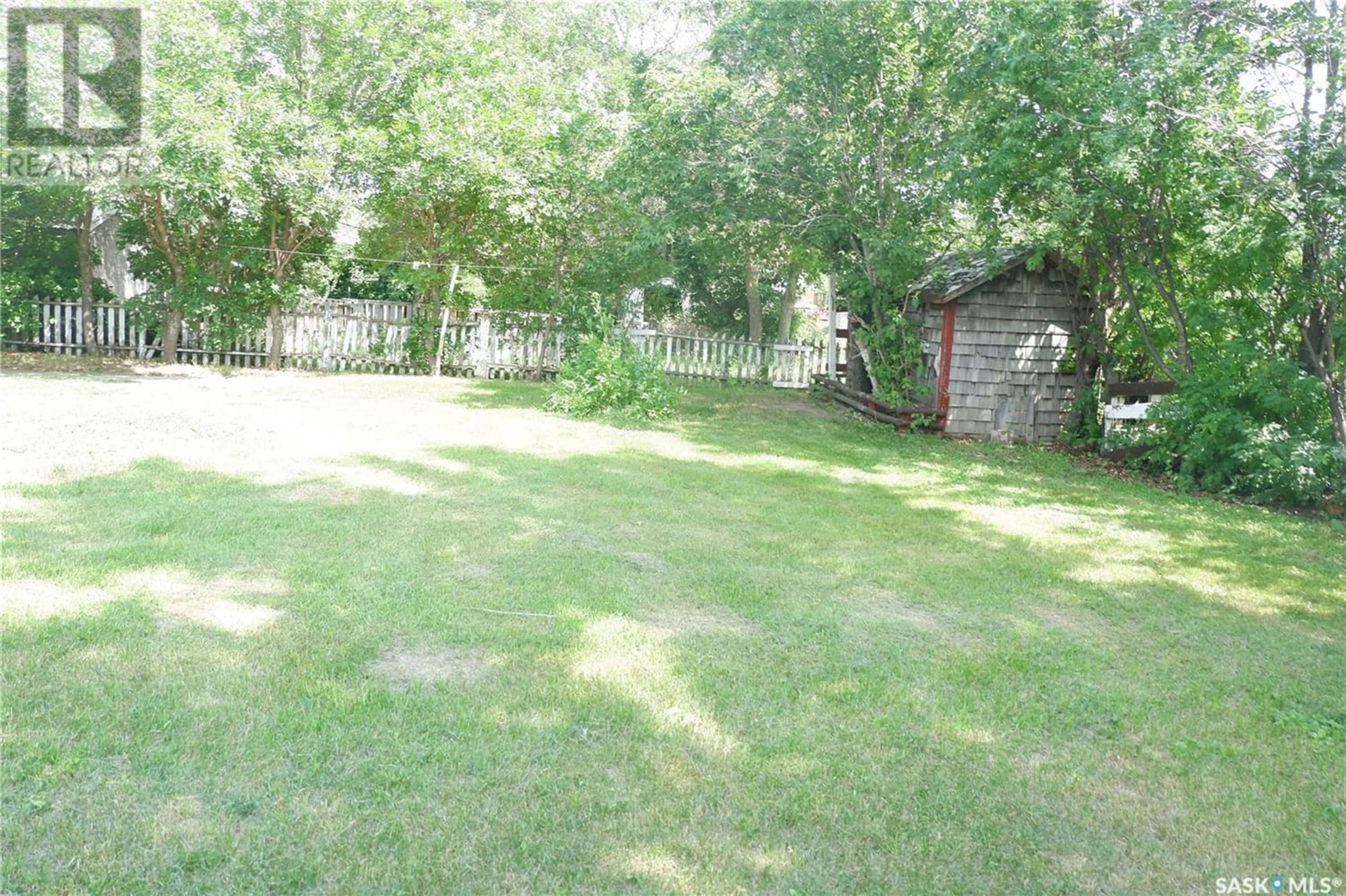 Fenced yard for 308 6th AVENUE E, Assiniboia Saskatchewan S0H0B0