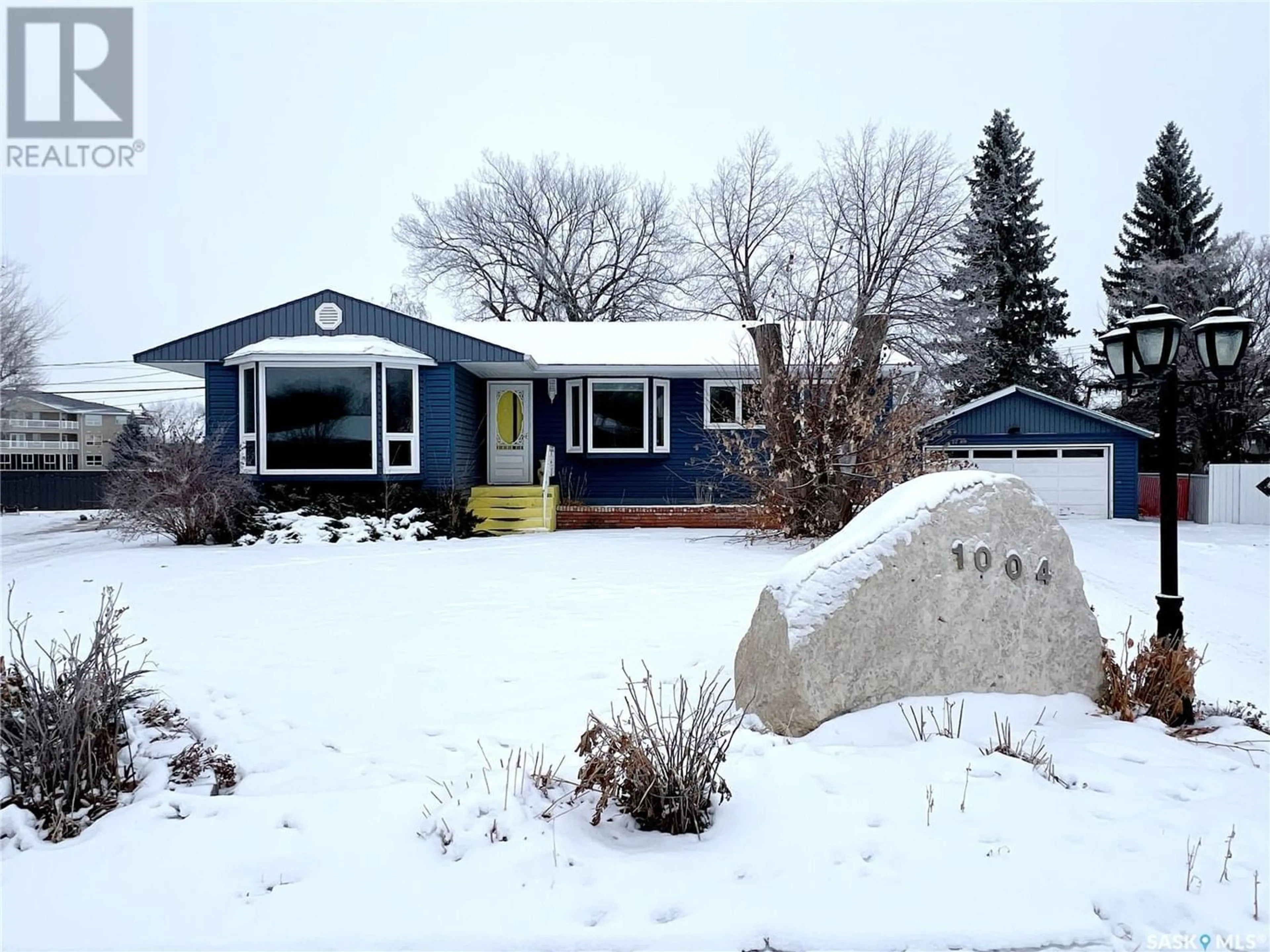 Frontside or backside of a home for 1004 Hillcrest BAY, Estevan Saskatchewan S4A1Y5