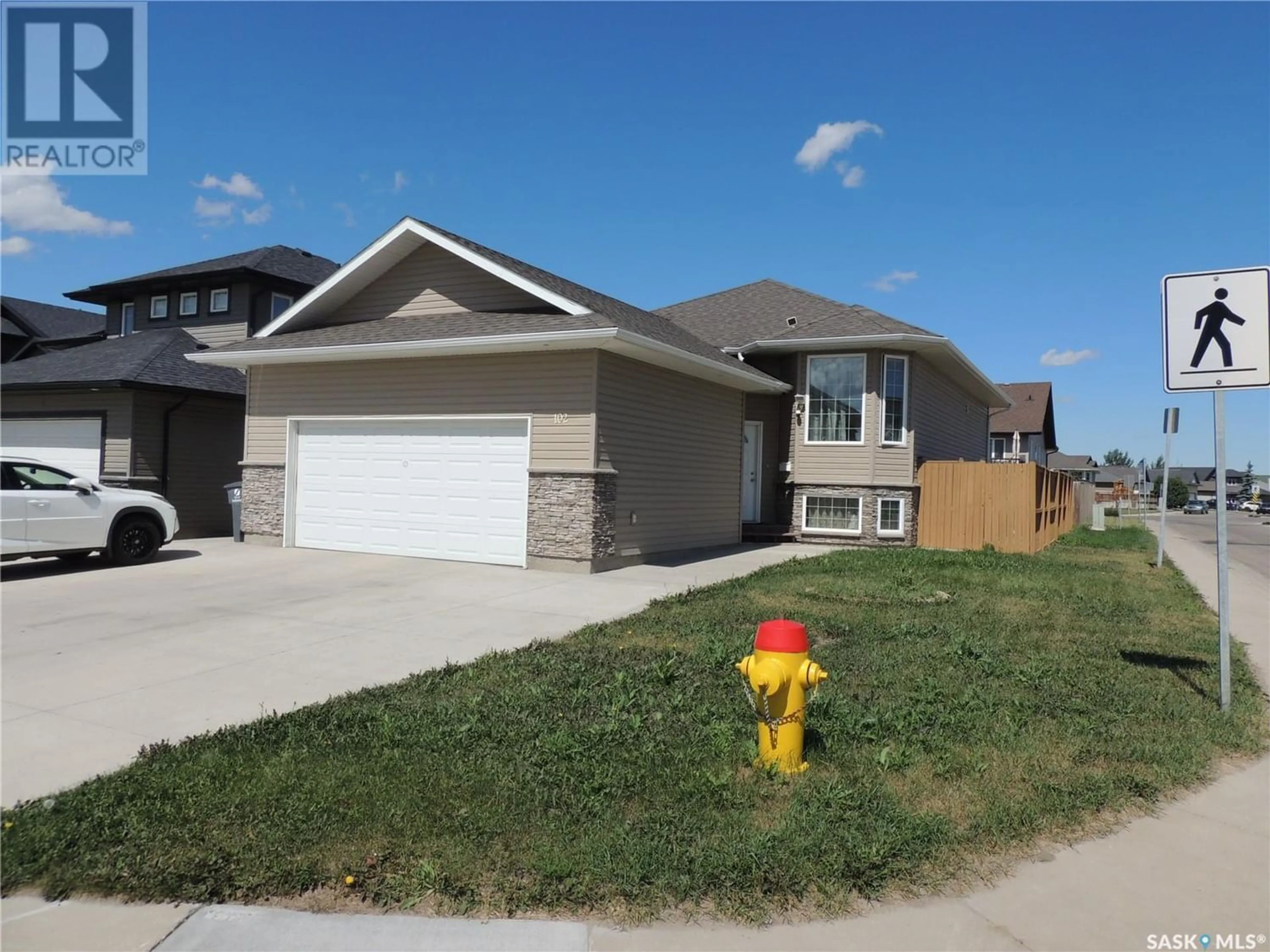Frontside or backside of a home for 102 Hargreaves GREEN, Saskatoon Saskatchewan S7R0C3