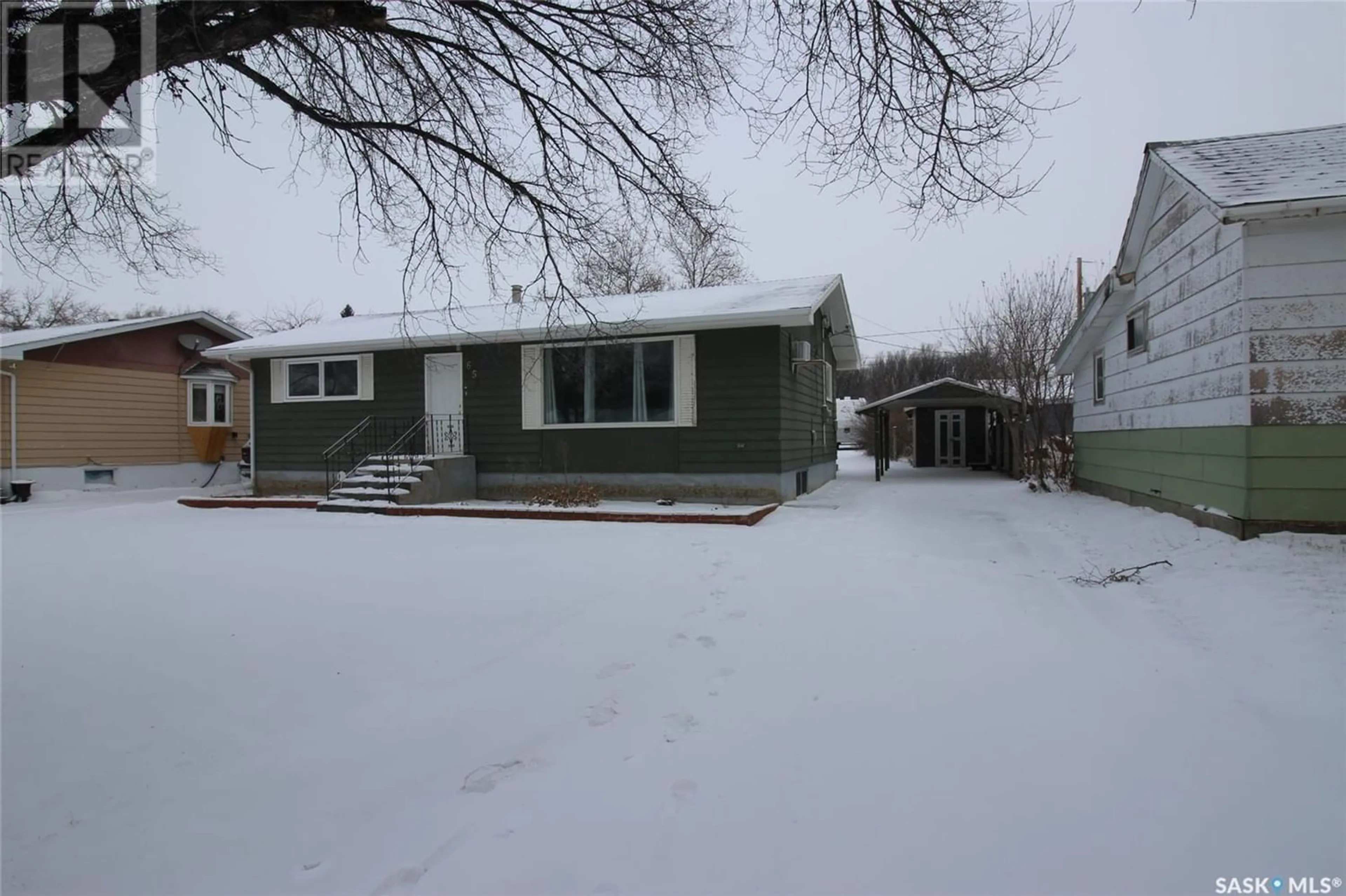 Frontside or backside of a home for 656 4th STREET W, Shaunavon Saskatchewan S0N2M0
