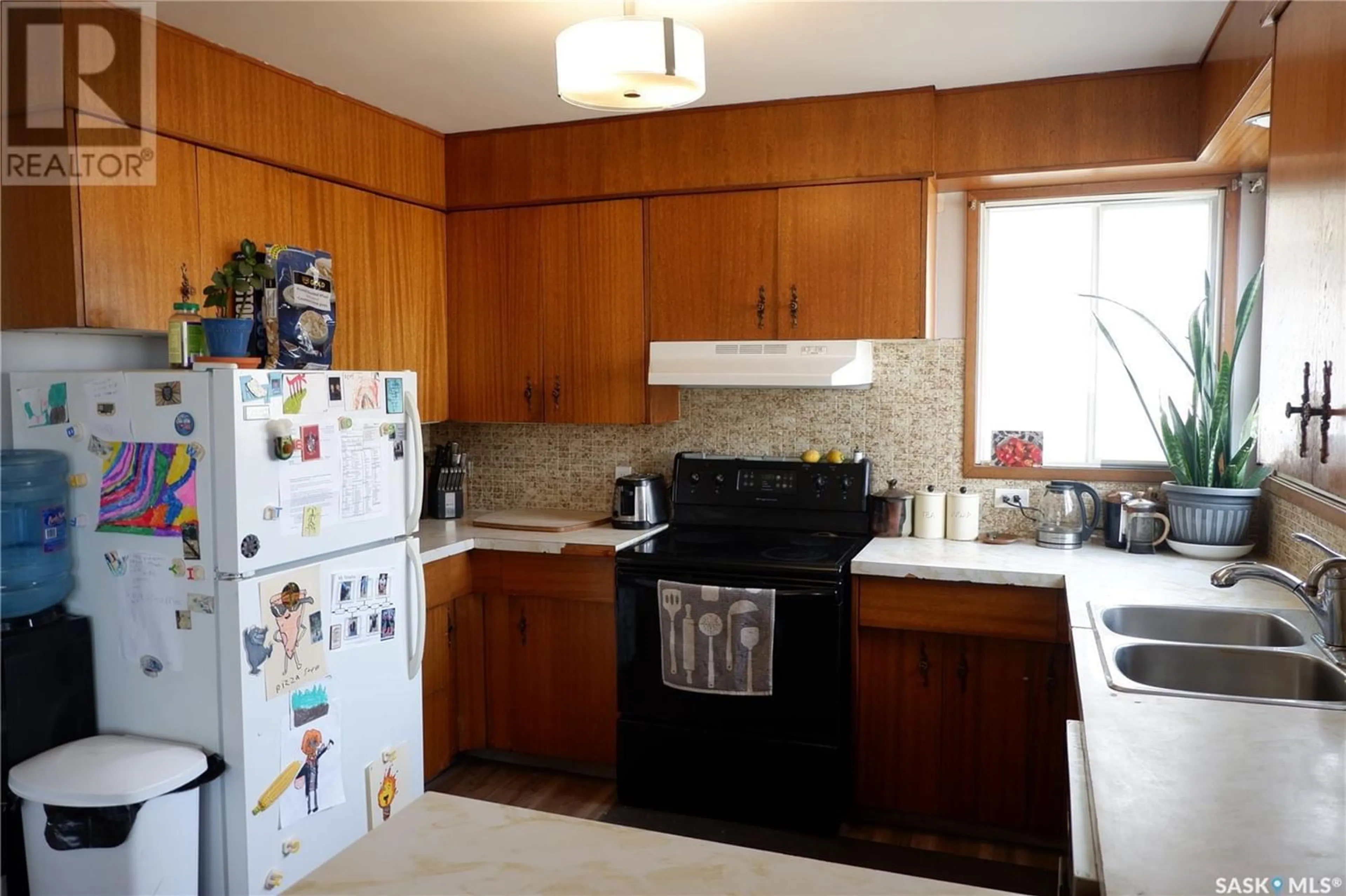 Standard kitchen for 429 3rd AVENUE W, Assiniboia Saskatchewan S0H0B0
