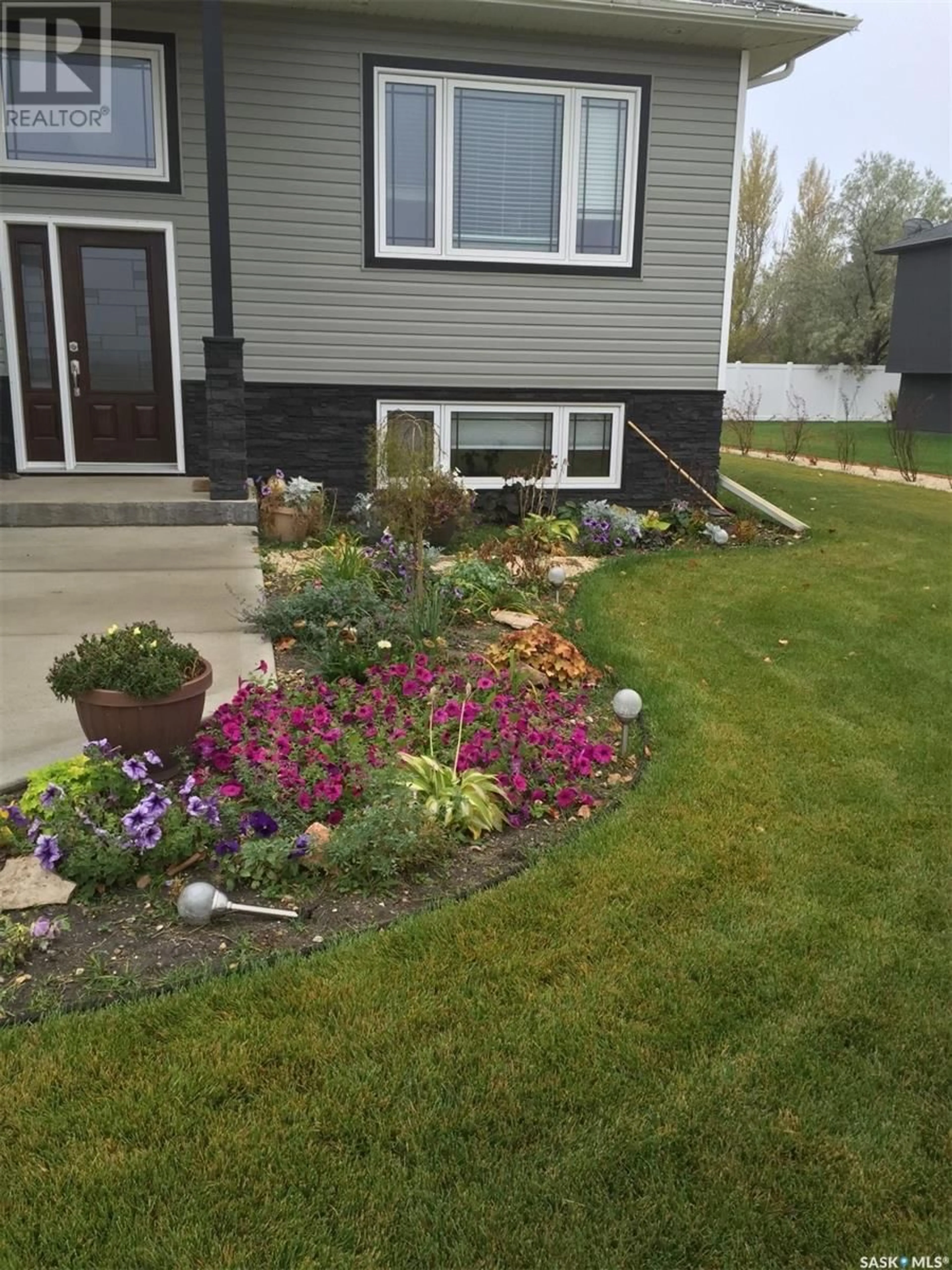 Frontside or backside of a home for 177 5TH AVENUE, Esterhazy Saskatchewan S0A0X0